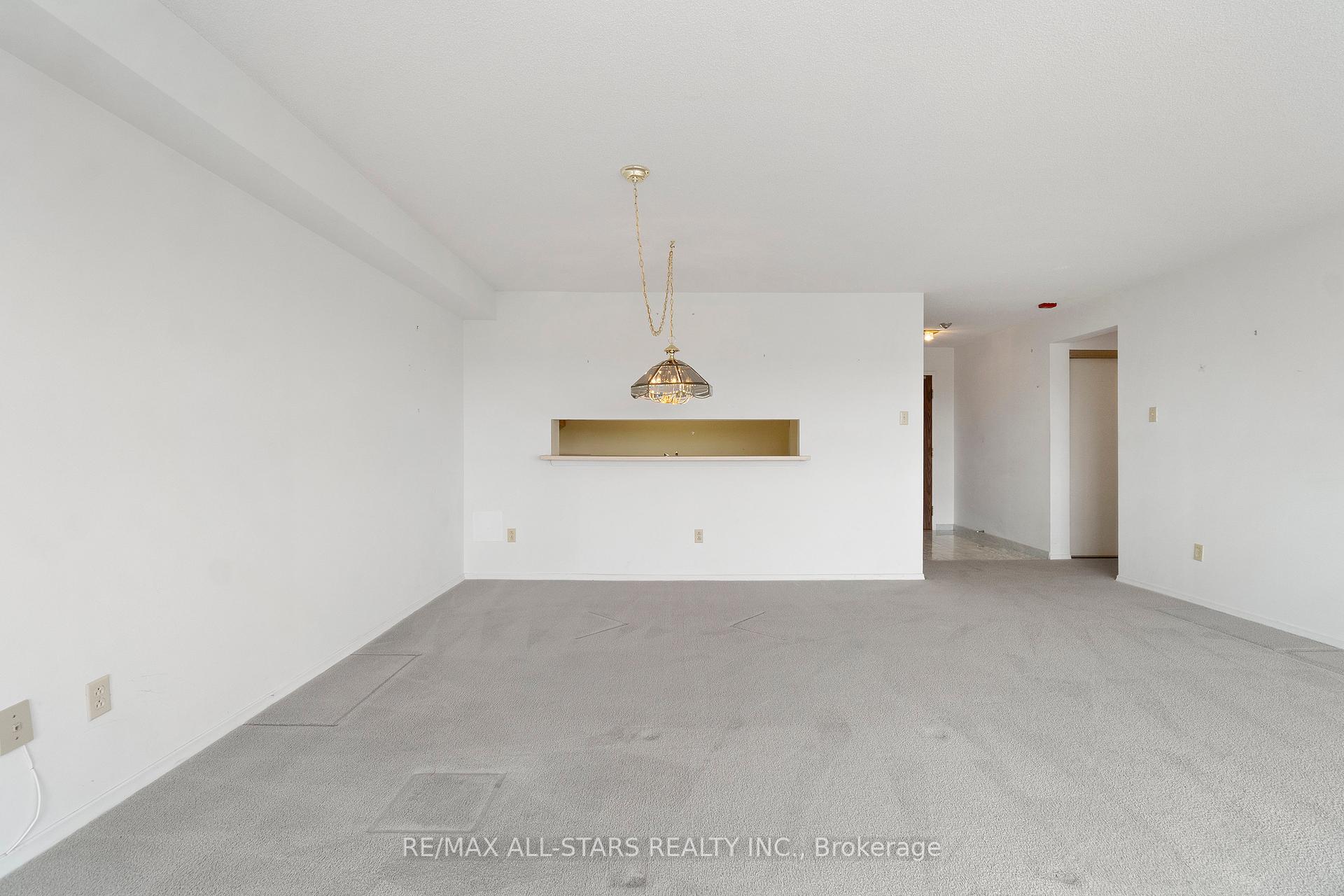 #718 - 2 Raymerville Drive Unit: 718