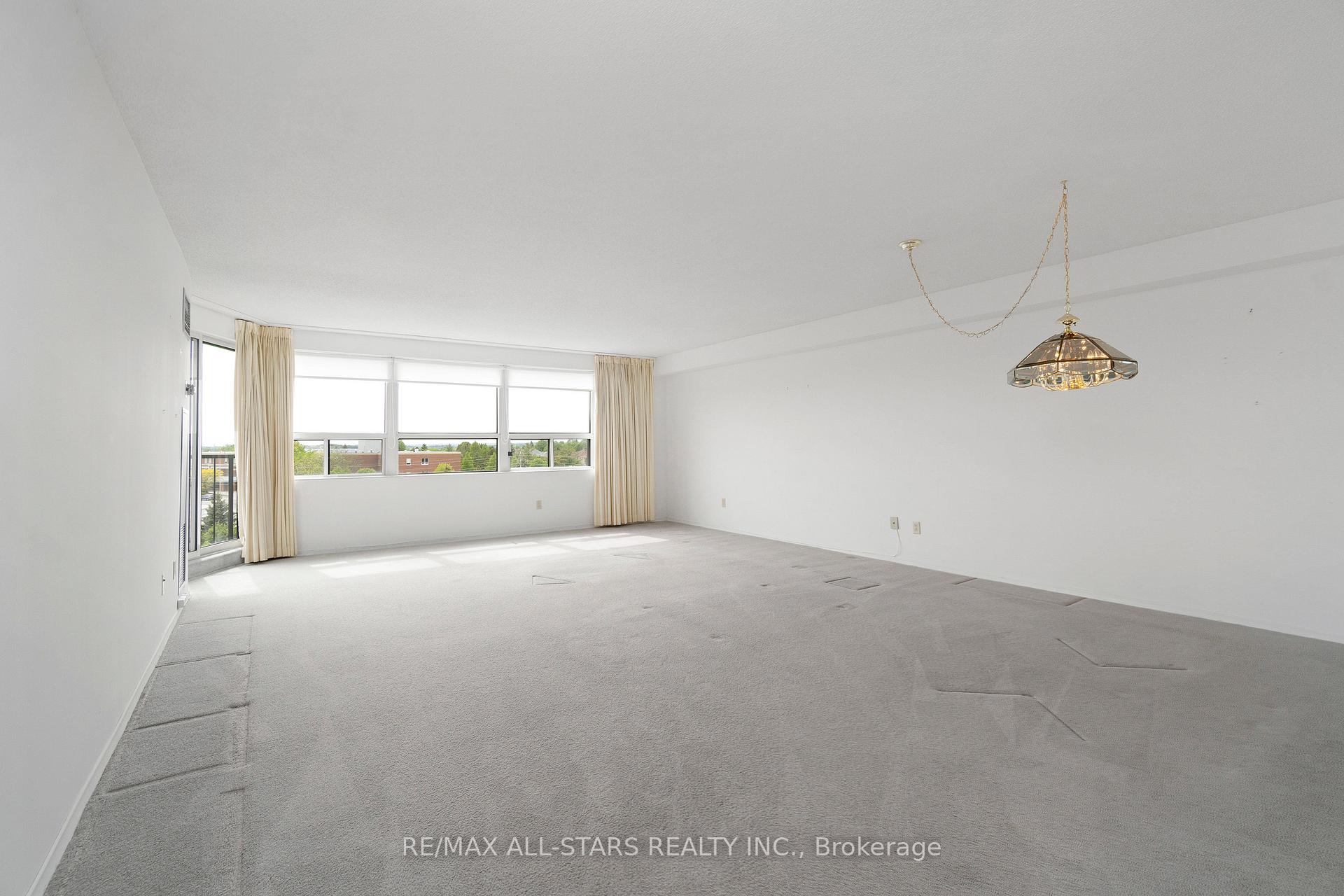 #718 - 2 Raymerville Drive Unit: 718