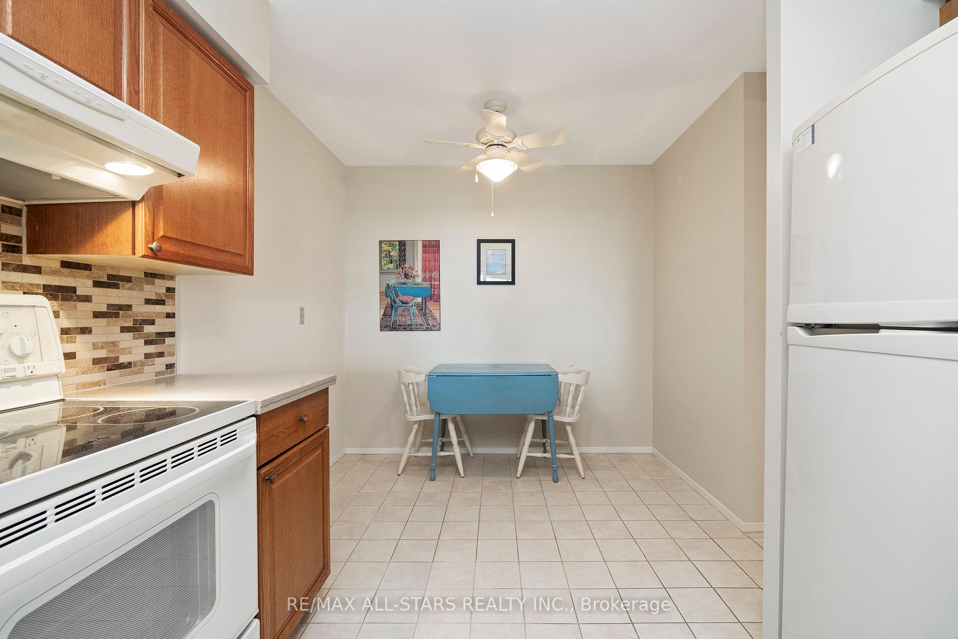 #822 - 25 Austin Drive Unit: 822