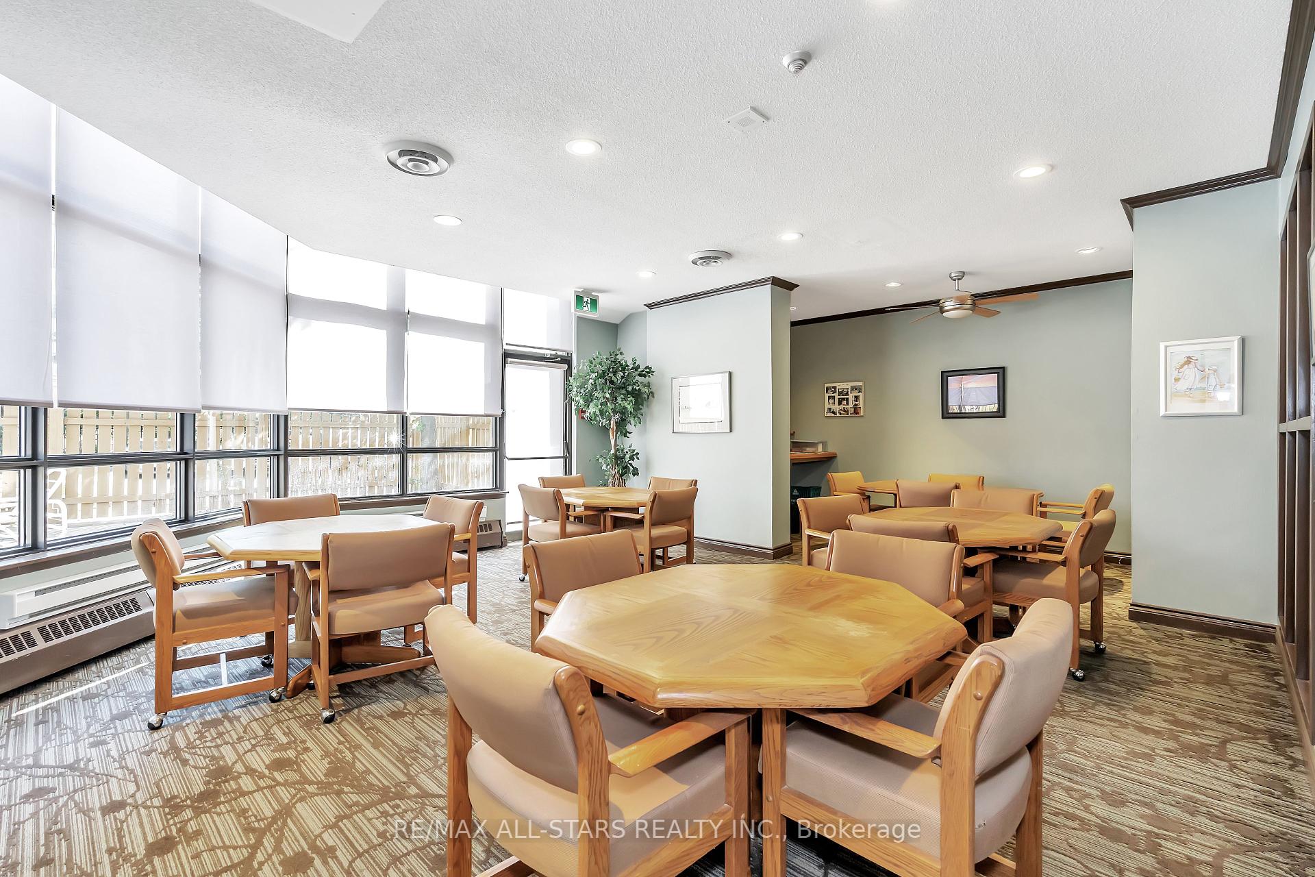 #822 - 25 Austin Drive Unit: 822