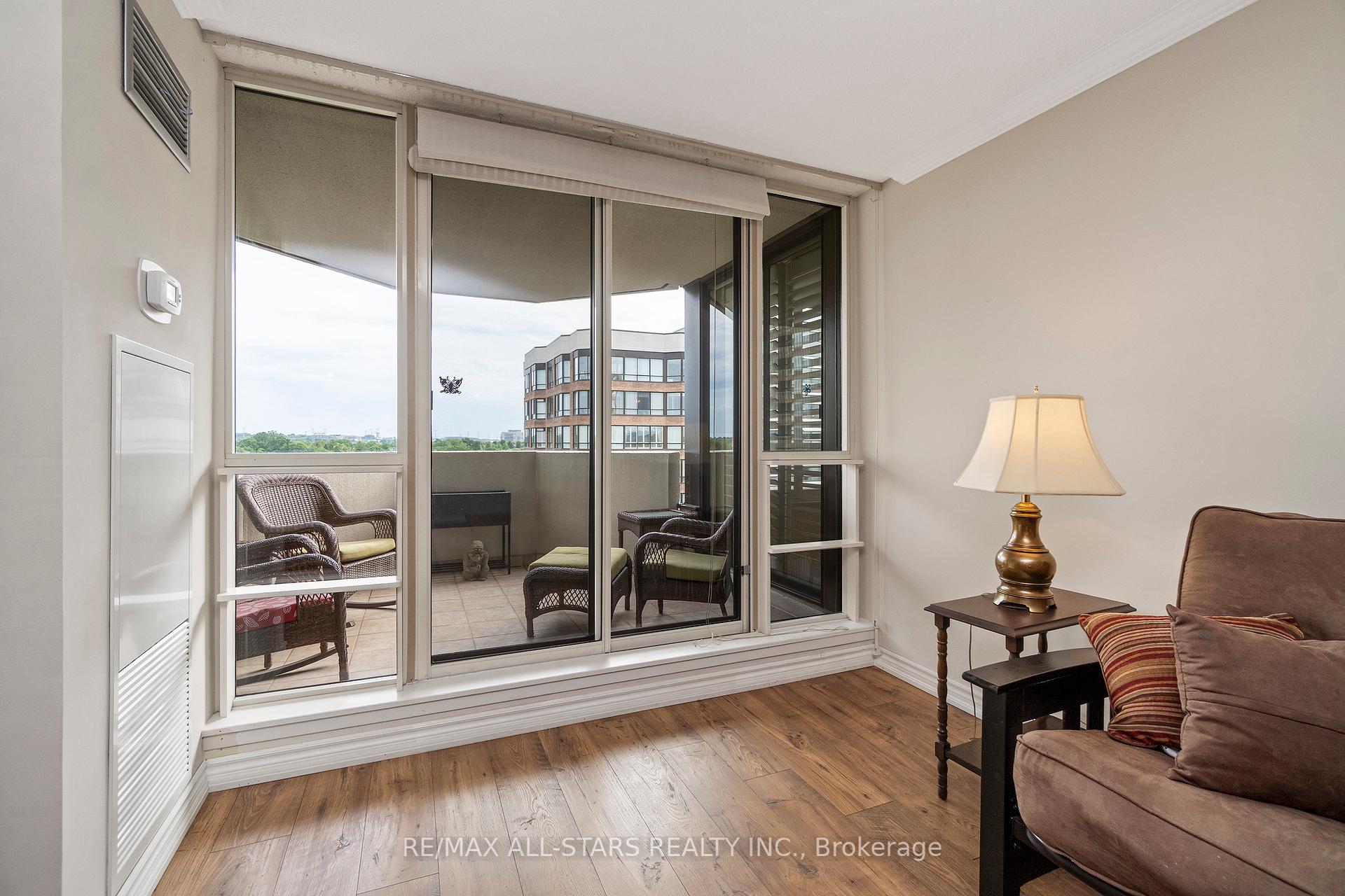 #822 - 25 Austin Drive Unit: 822