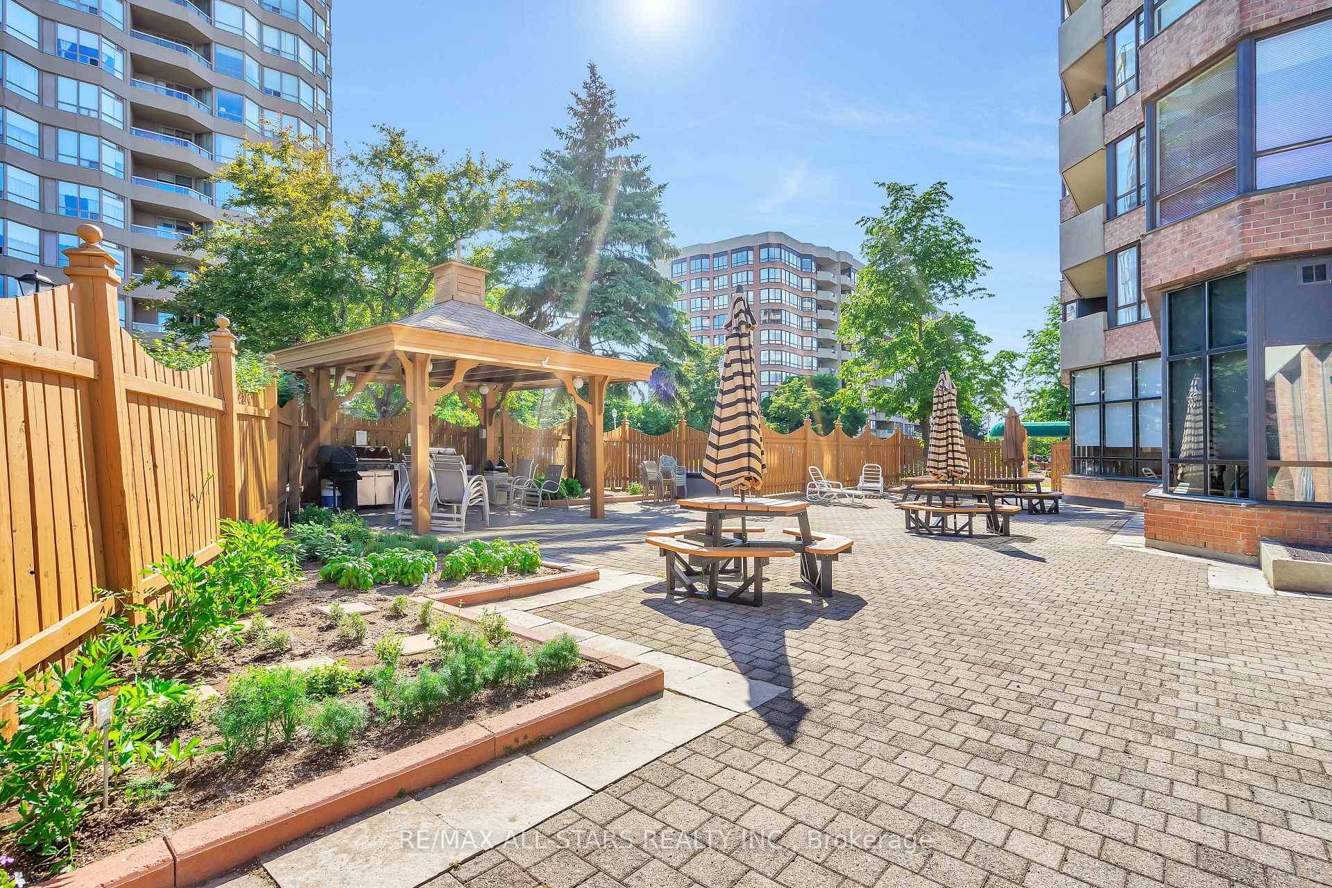 #822 - 25 Austin Drive Unit: 822