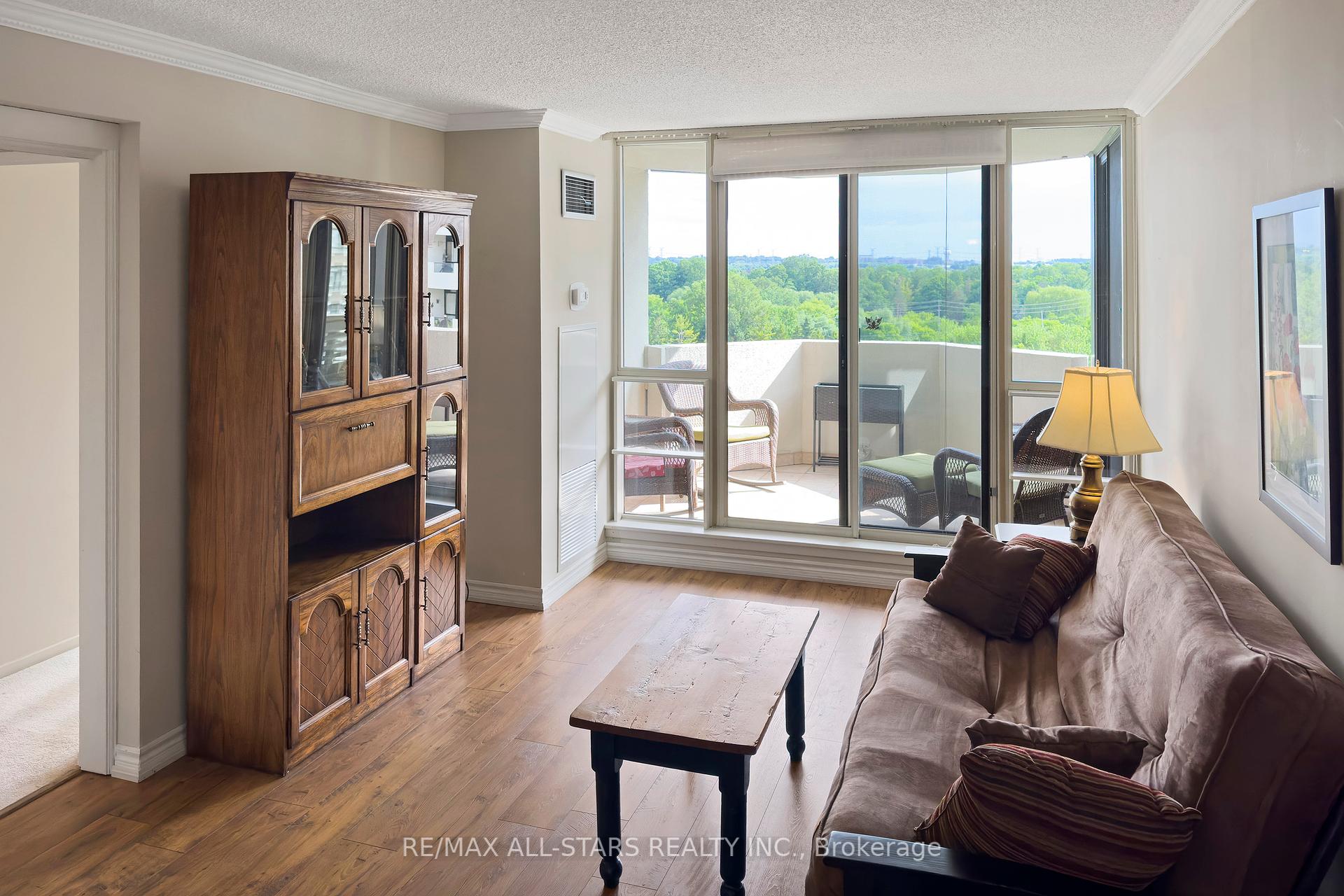 #822 - 25 Austin Drive Unit: 822