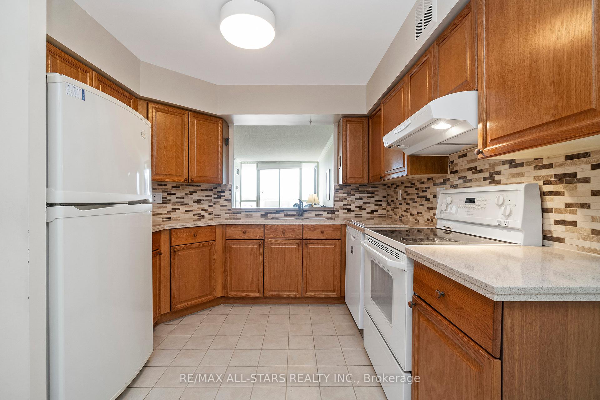 #822 - 25 Austin Drive Unit: 822