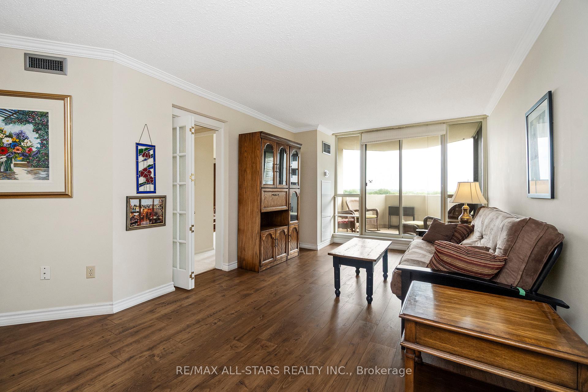 #822 - 25 Austin Drive Unit: 822