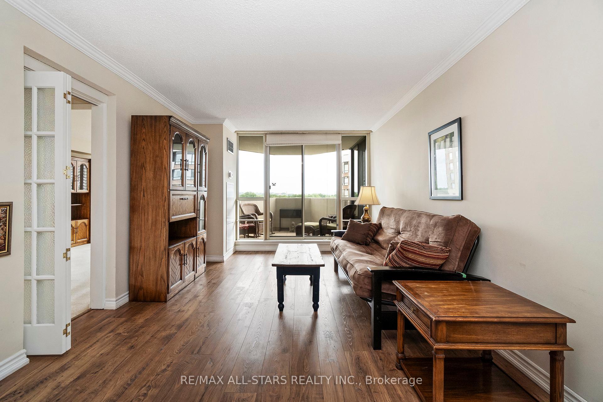 #822 - 25 Austin Drive Unit: 822