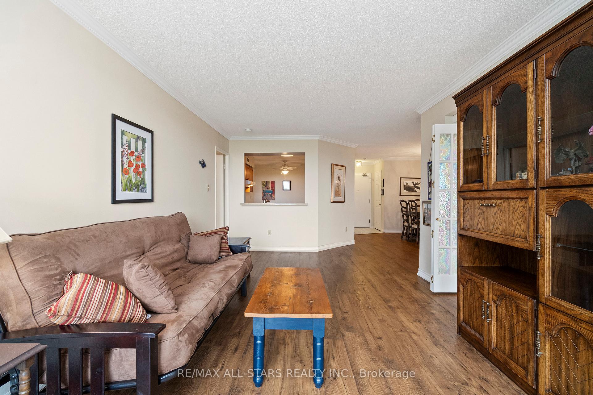 #822 - 25 Austin Drive Unit: 822