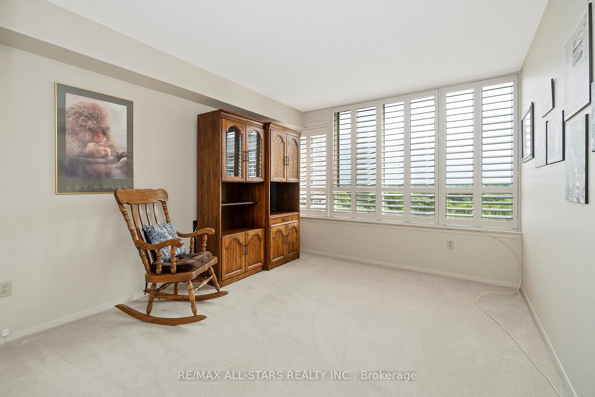 #822 - 25 Austin Drive Unit: 822