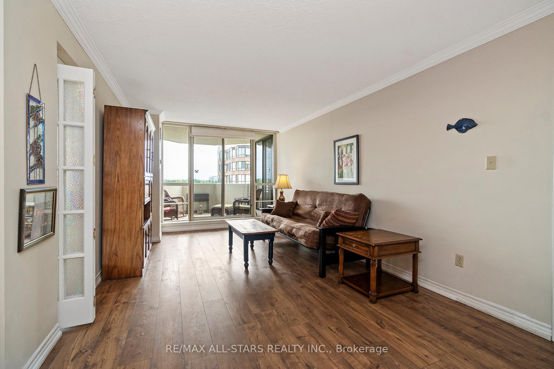#822 - 25 Austin Drive Unit: 822