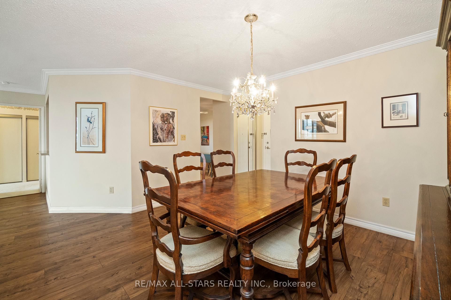 #822 - 25 Austin Drive Unit: 822