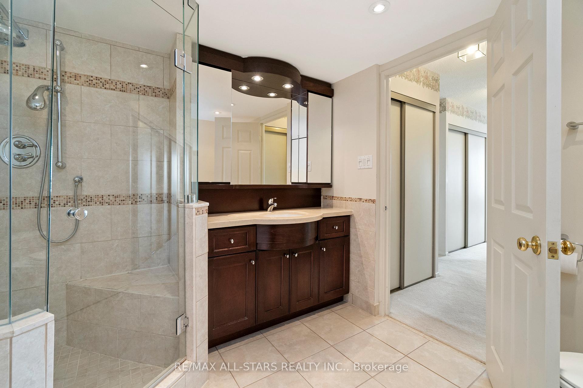 #822 - 25 Austin Drive Unit: 822