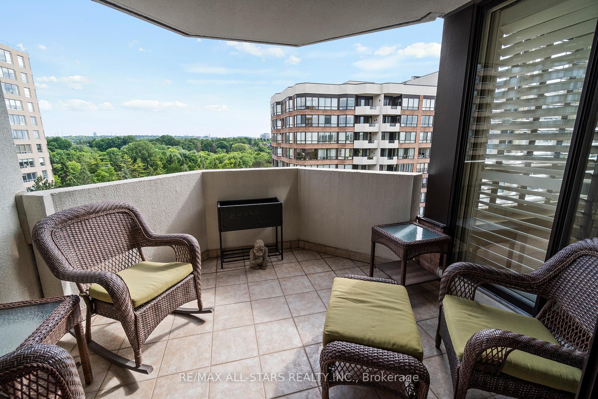 #822 - 25 Austin Drive Unit: 822