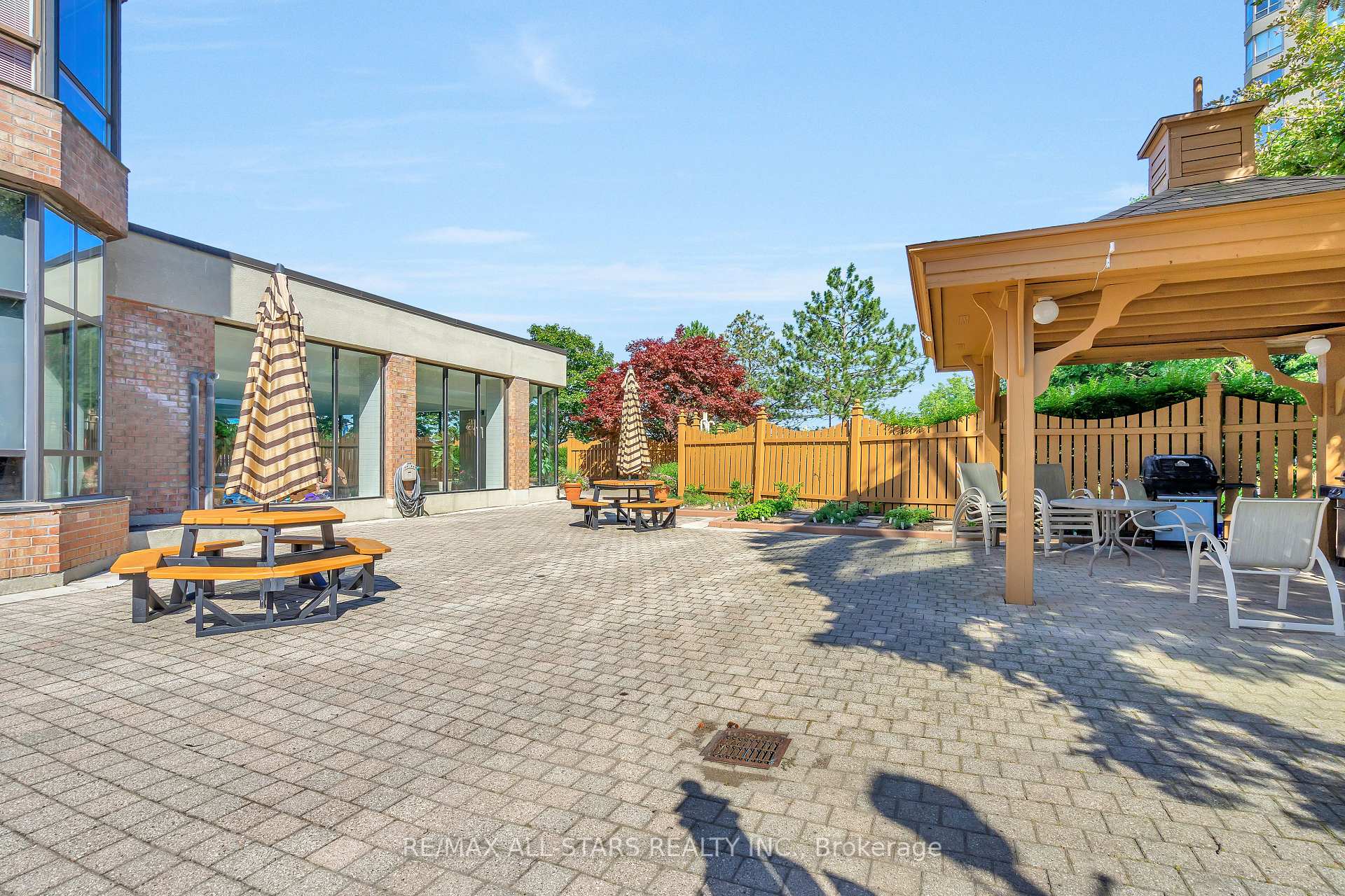 #822 - 25 Austin Drive Unit: 822
