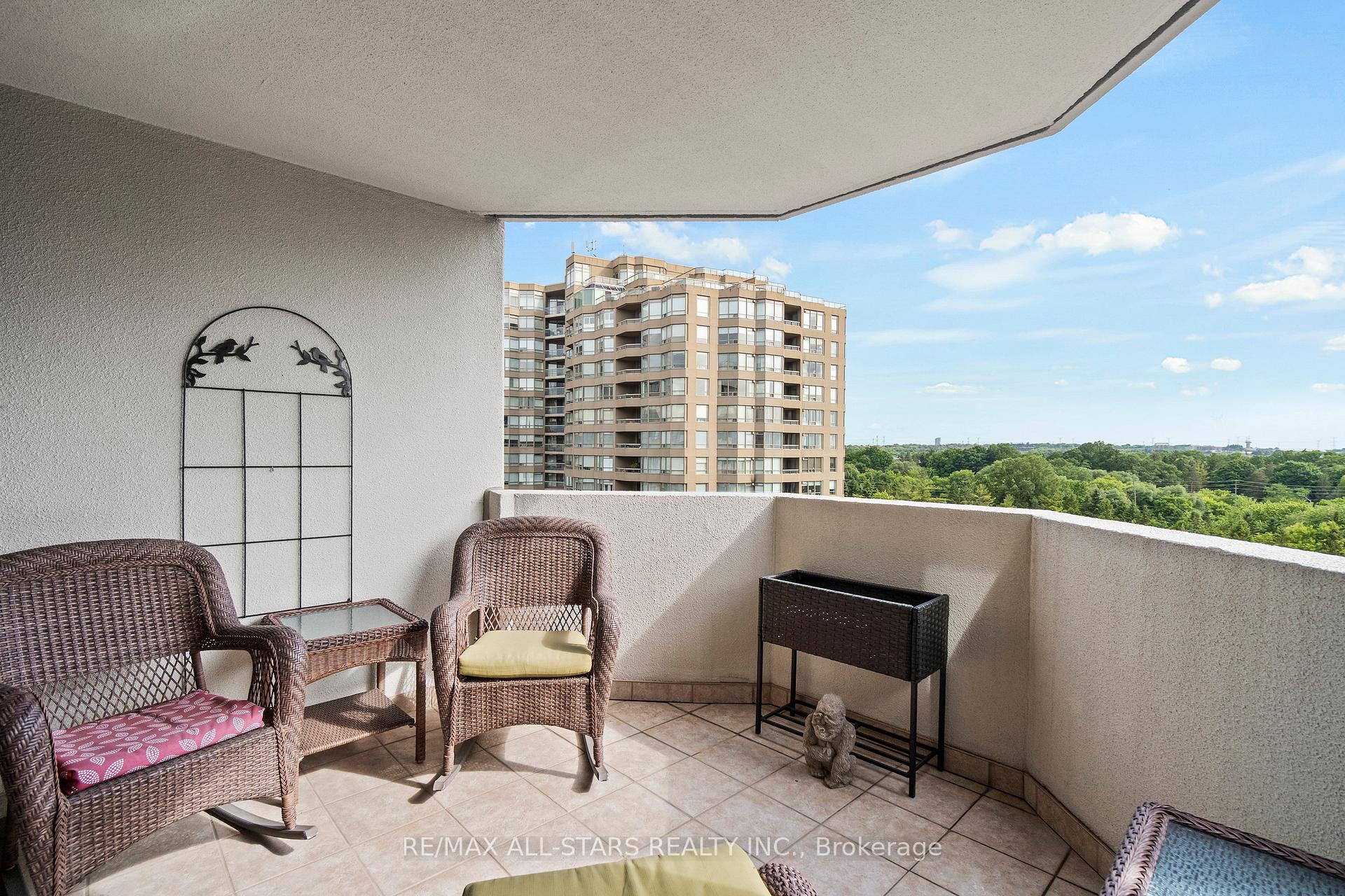 #822 - 25 Austin Drive Unit: 822