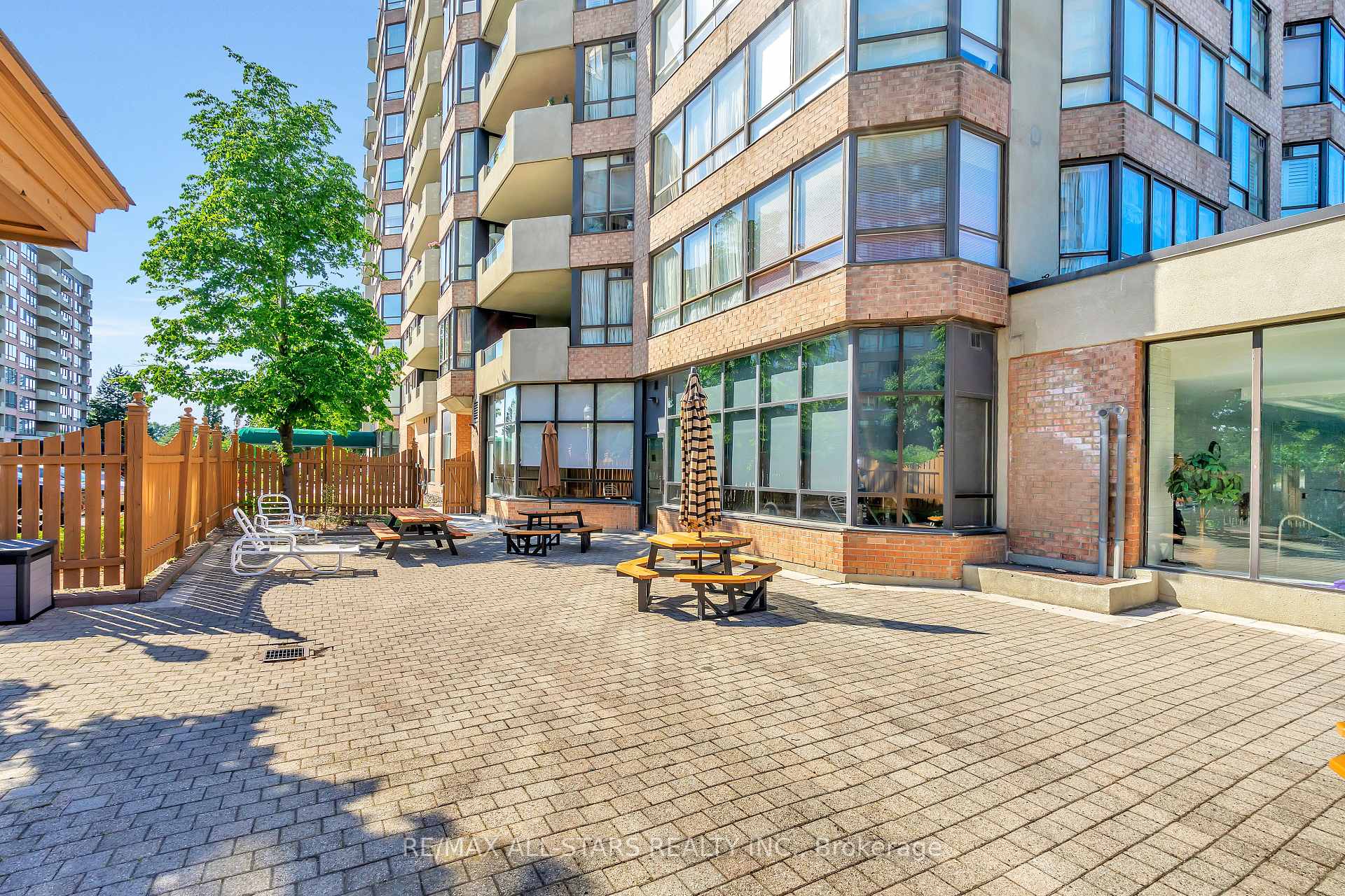 #822 - 25 Austin Drive Unit: 822