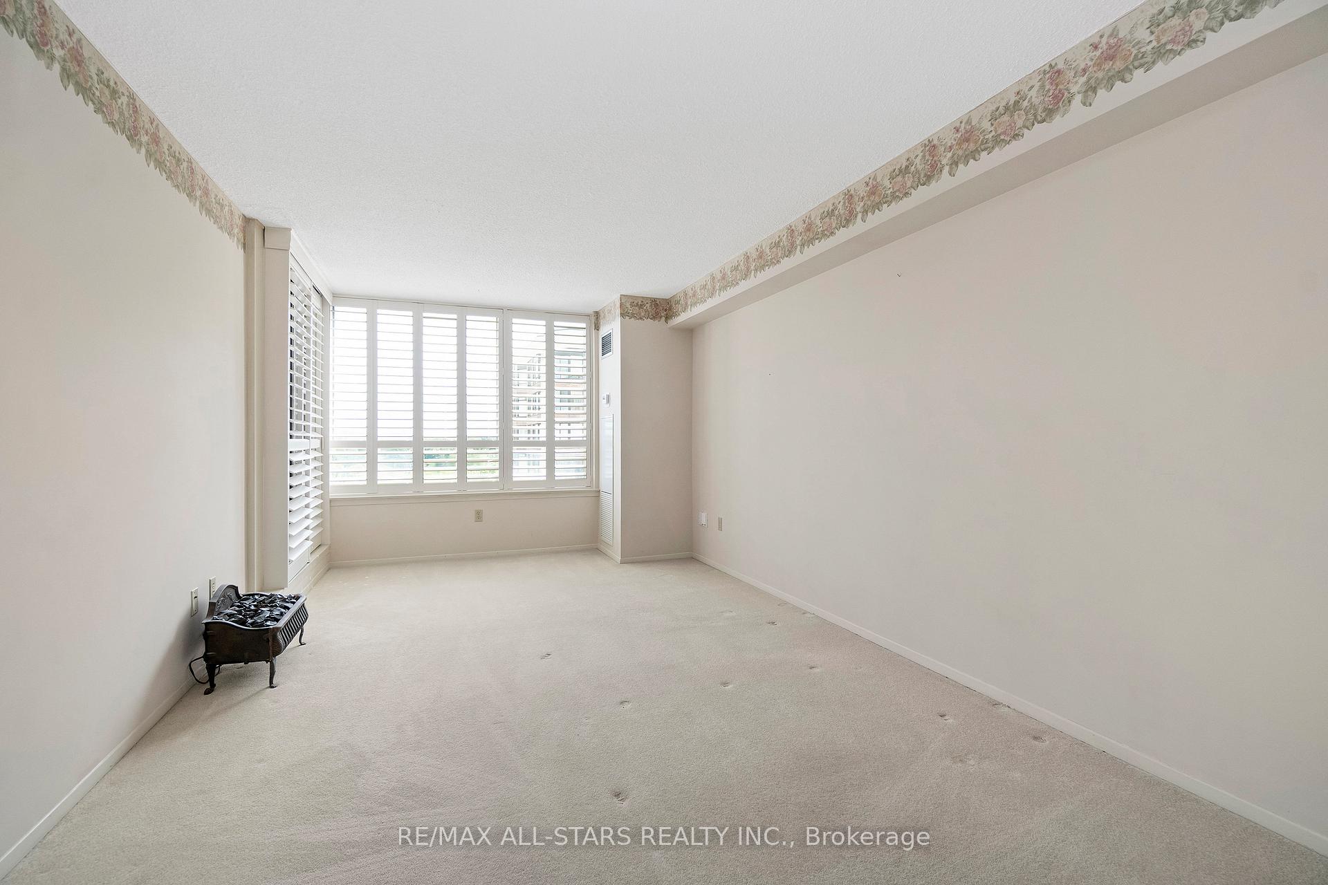 #822 - 25 Austin Drive Unit: 822