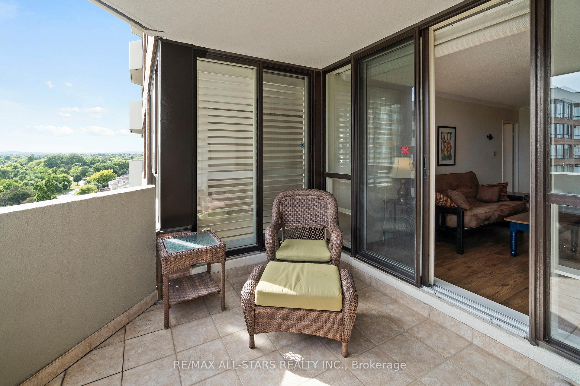 #822 - 25 Austin Drive Unit: 822