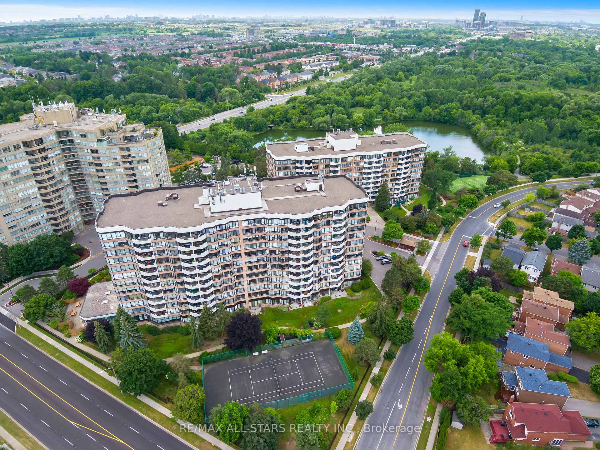#822 - 25 Austin Drive Unit: 822