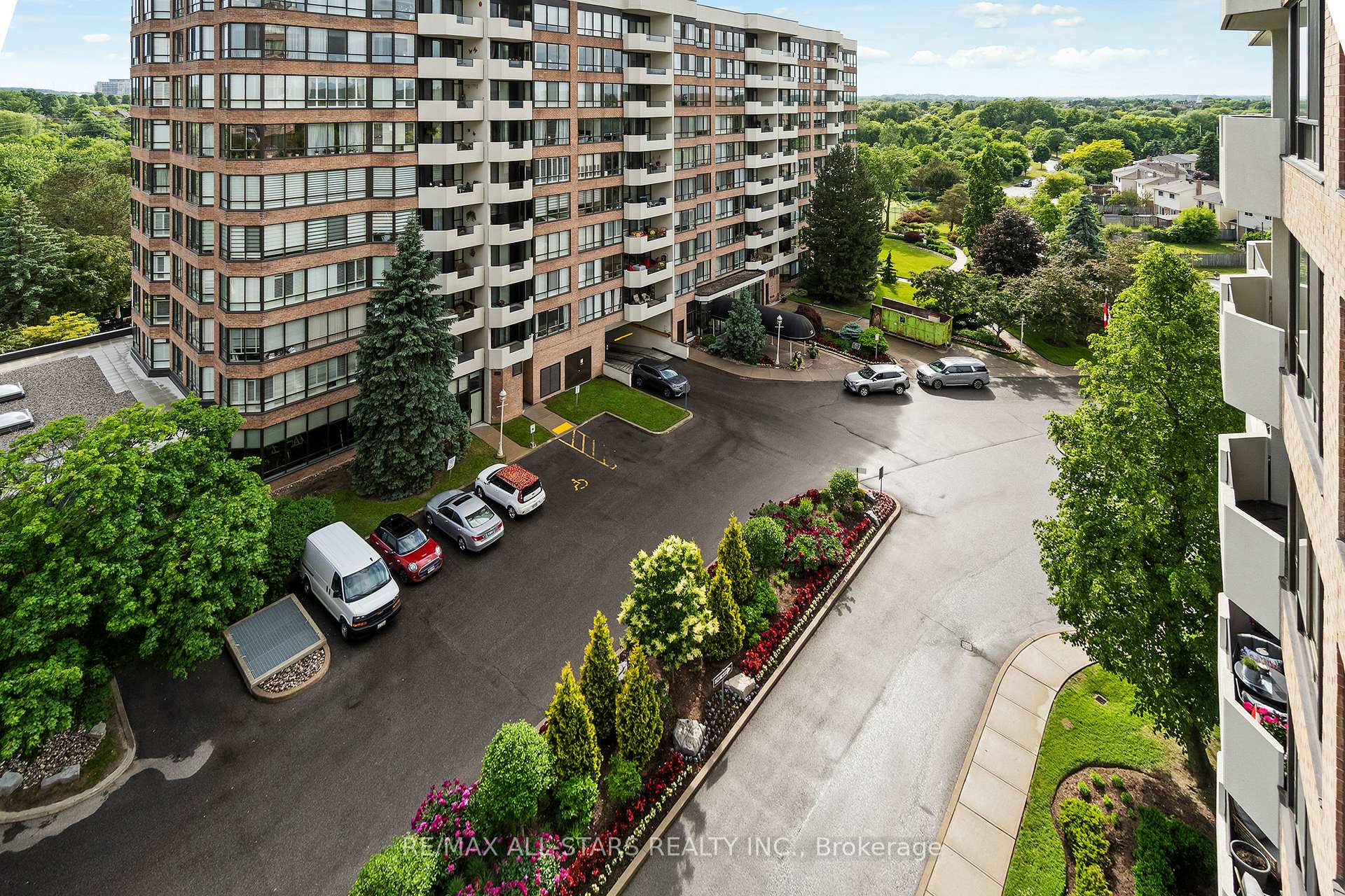 #822 - 25 Austin Drive Unit: 822