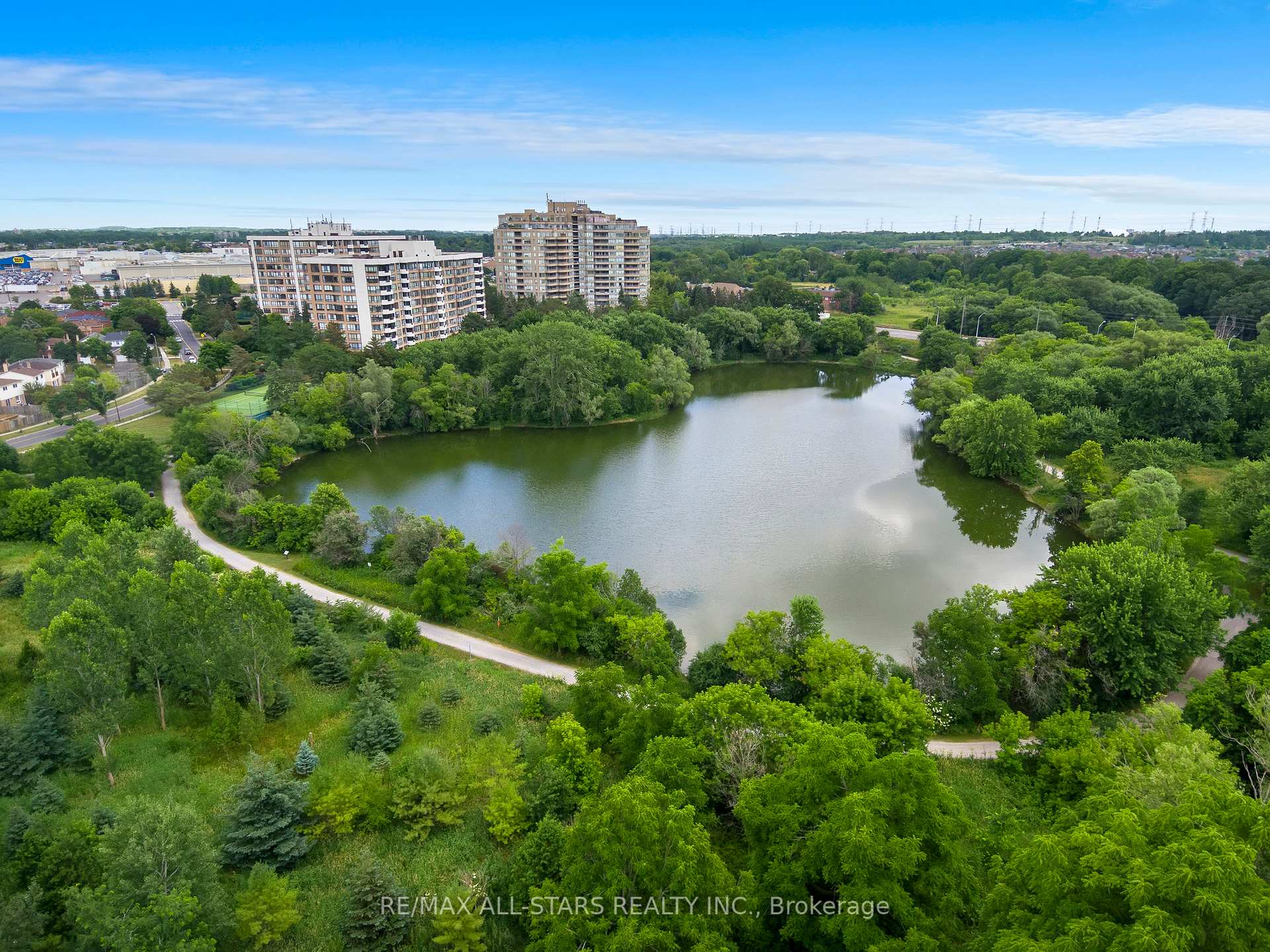 #822 - 25 Austin Drive Unit: 822