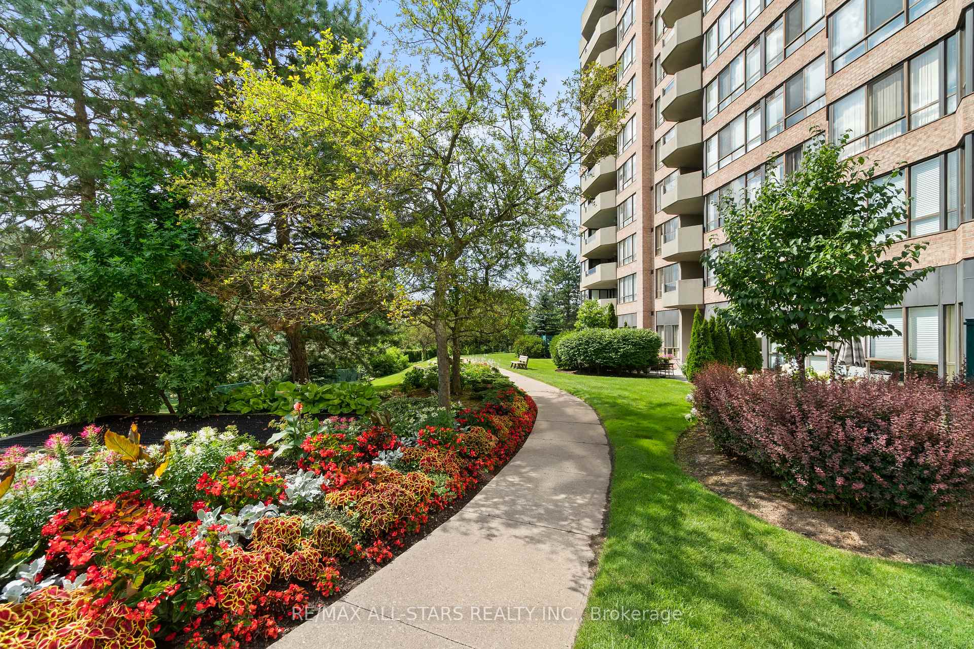 #822 - 25 Austin Drive Unit: 822