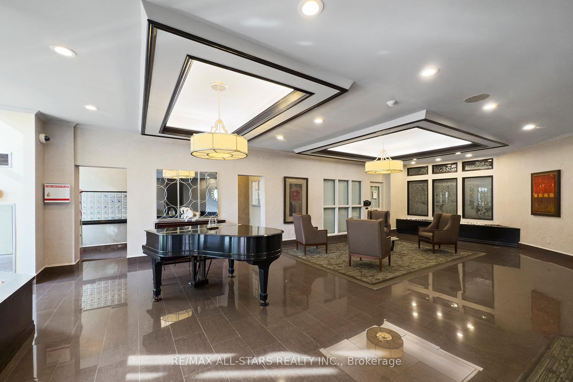 #822 - 25 Austin Drive Unit: 822