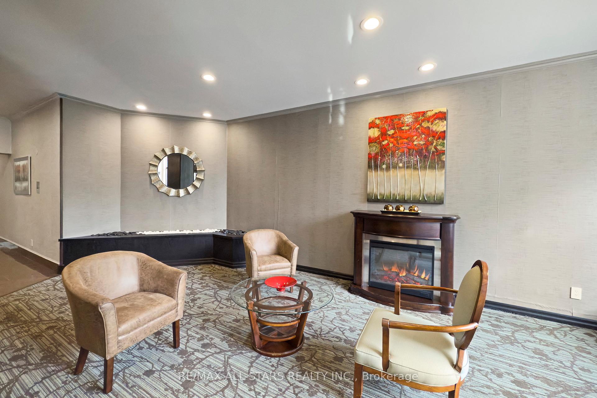 #822 - 25 Austin Drive Unit: 822