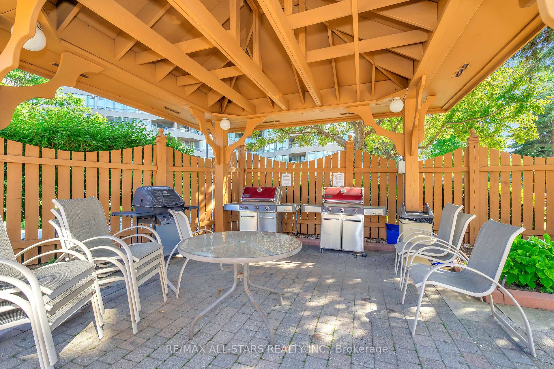 #822 - 25 Austin Drive Unit: 822