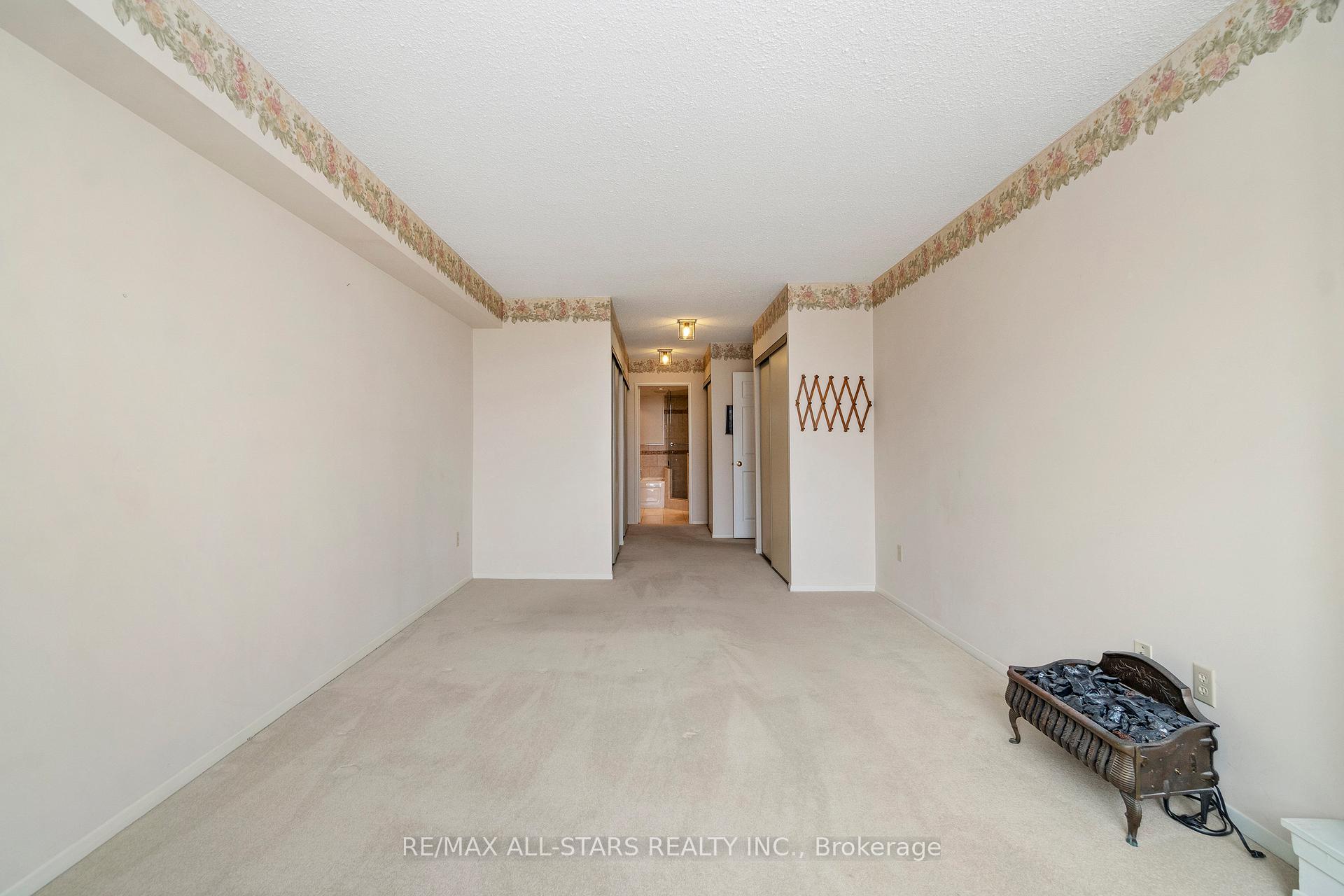 #822 - 25 Austin Drive Unit: 822