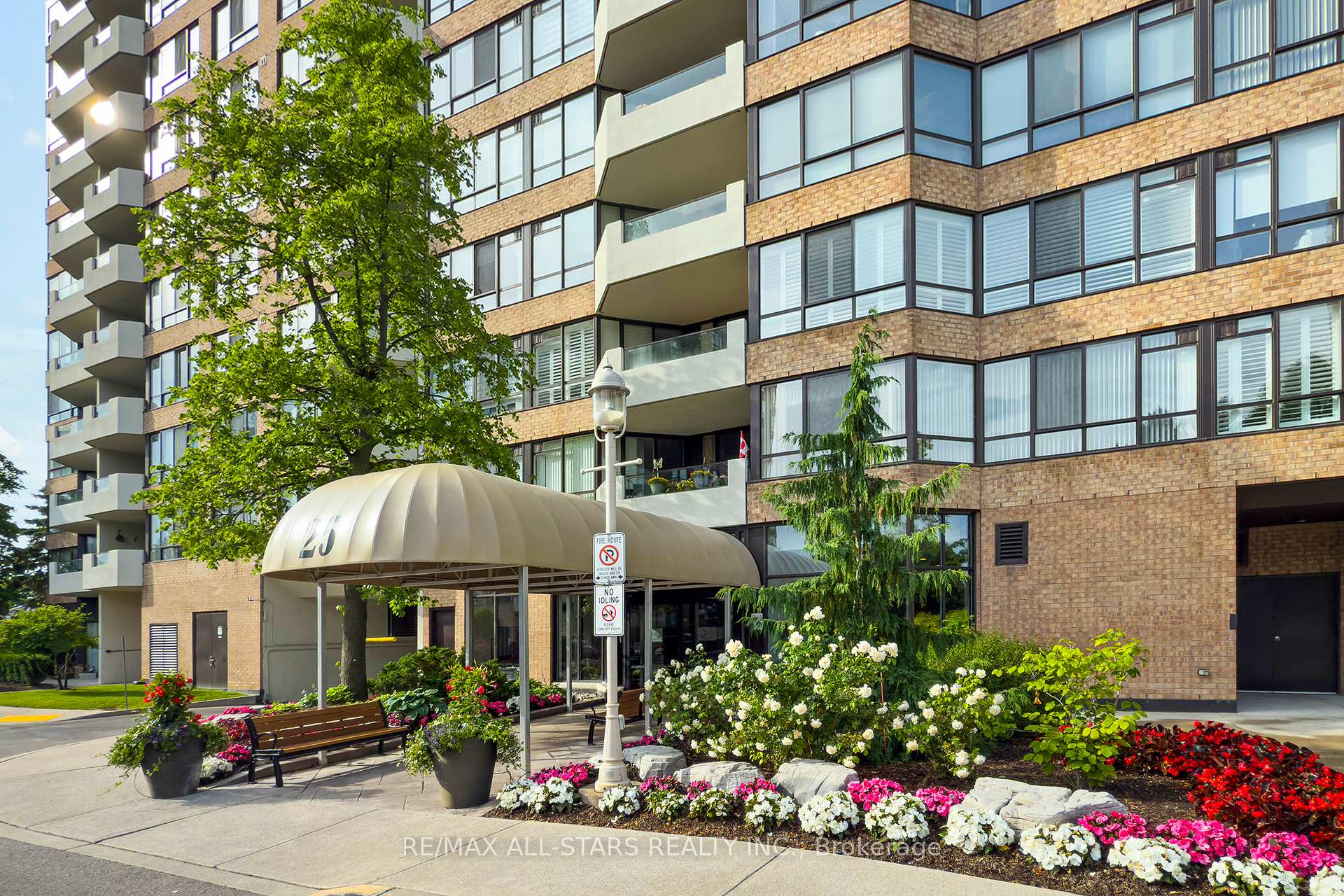 #822 - 25 Austin Drive Unit: 822