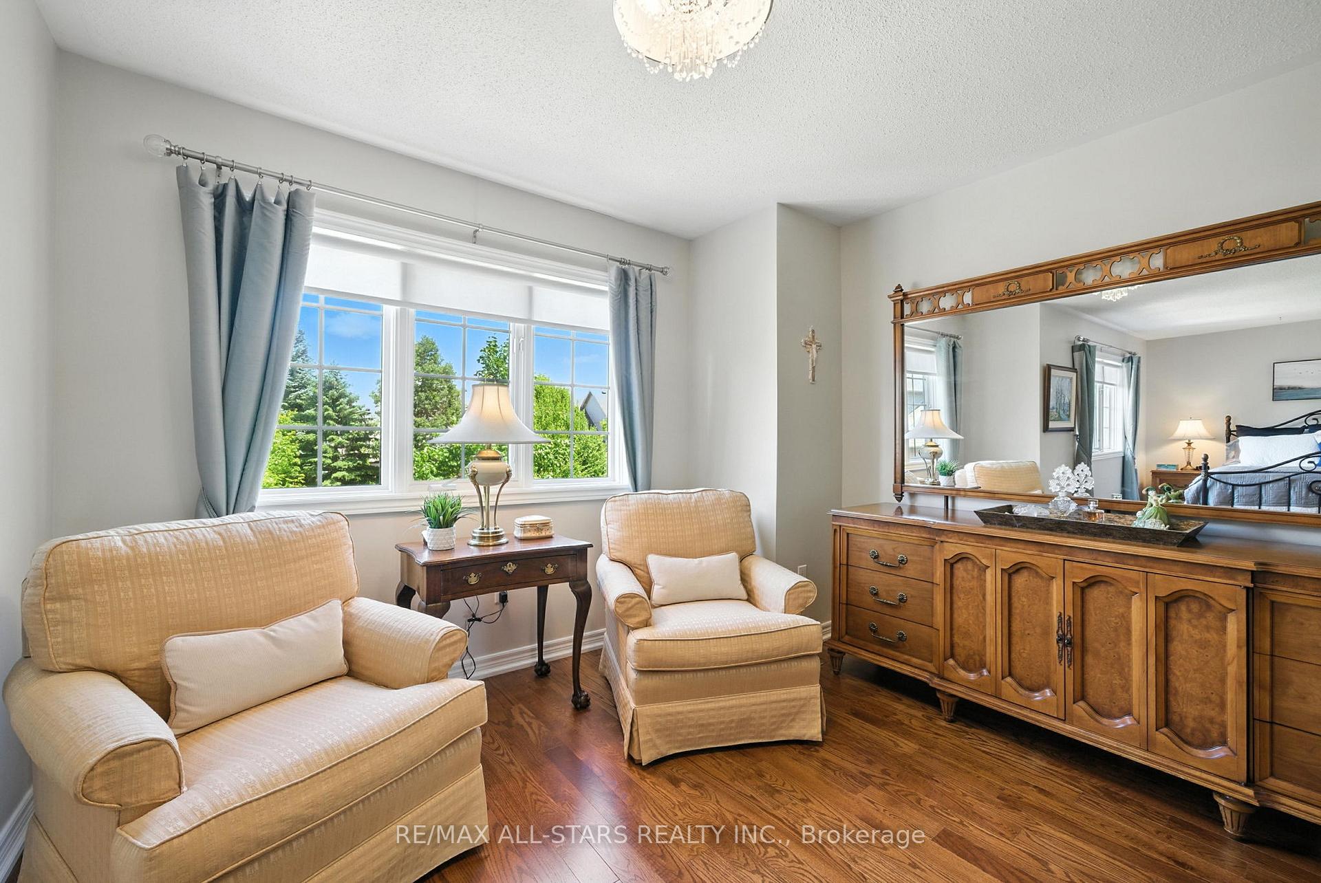 39 Louisbourg Way