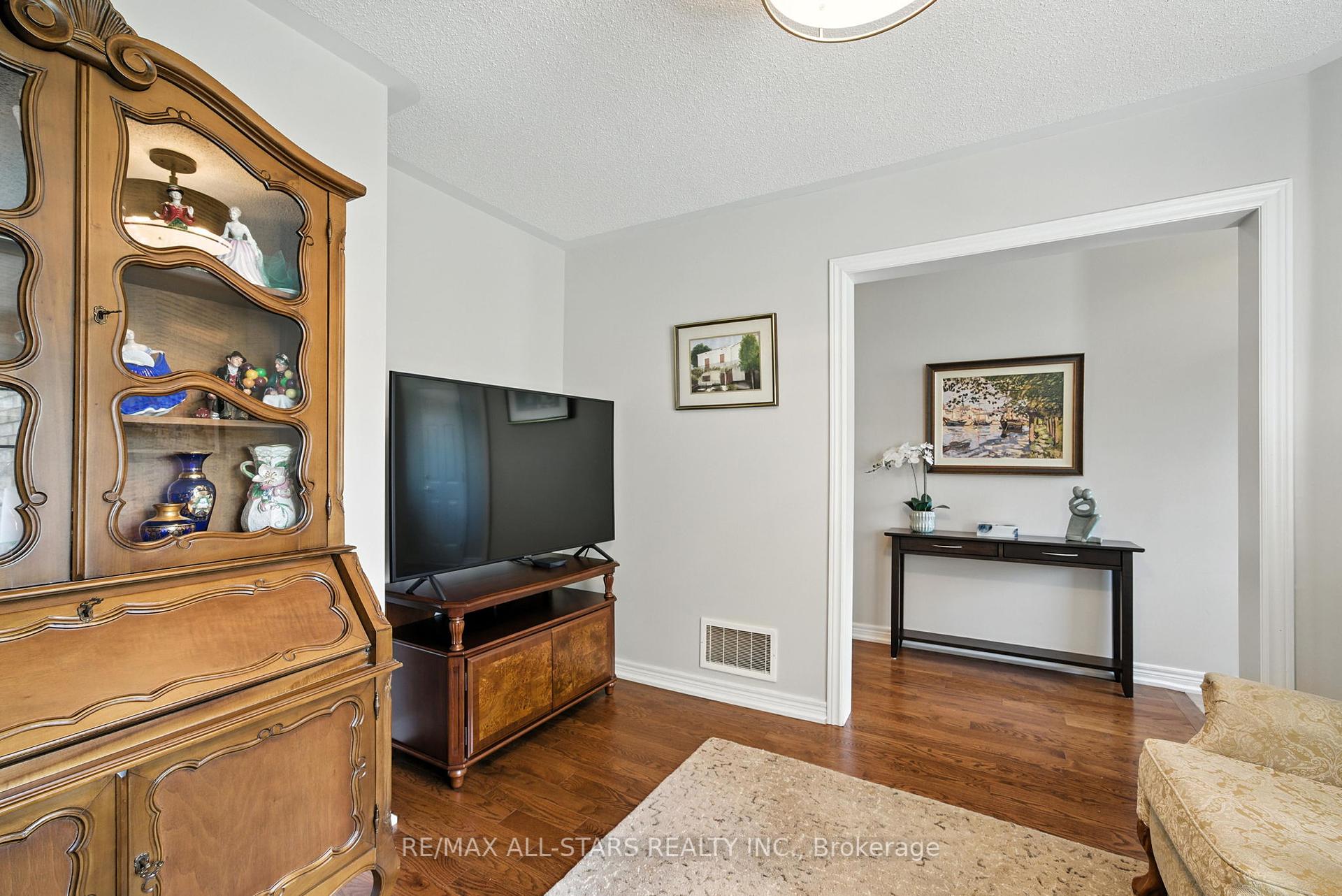 39 Louisbourg Way