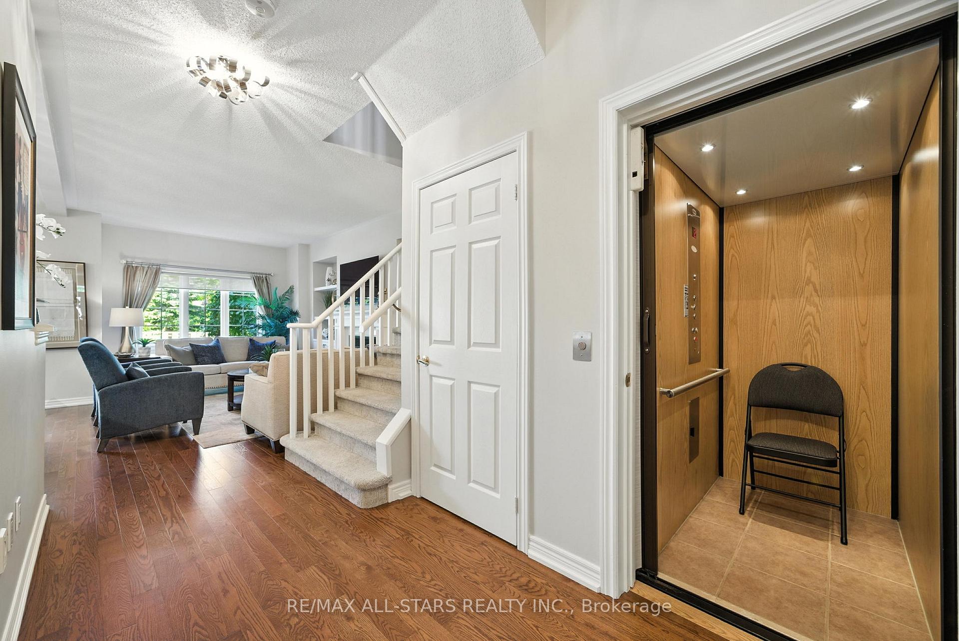 39 Louisbourg Way