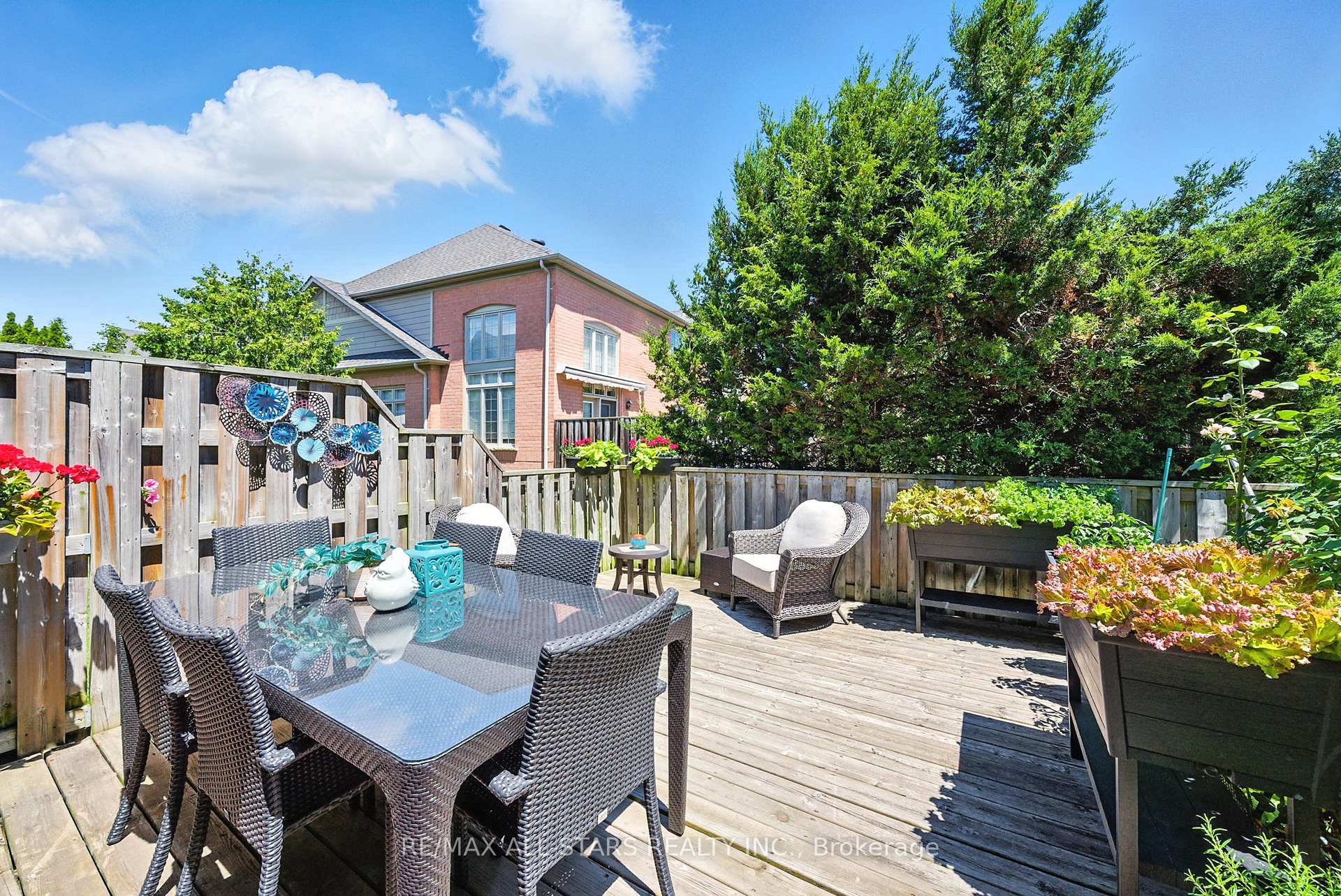 39 Louisbourg Way