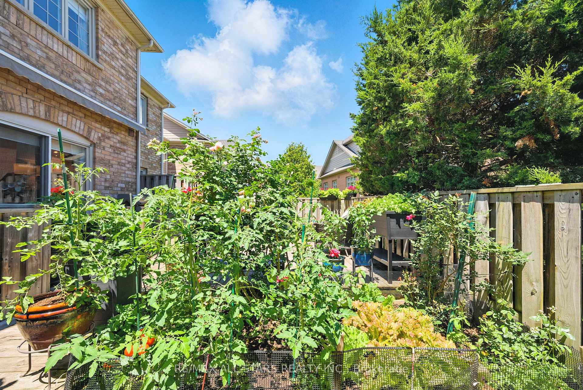 39 Louisbourg Way