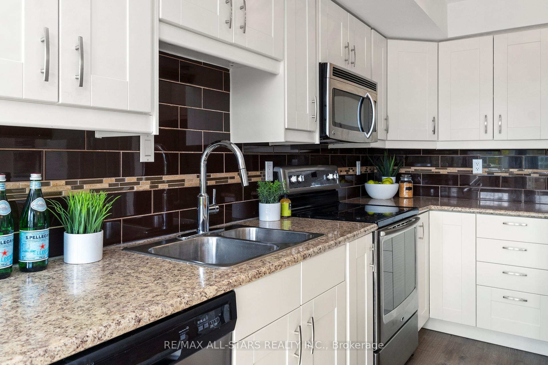 15 Cornell Meadows Avenue A204