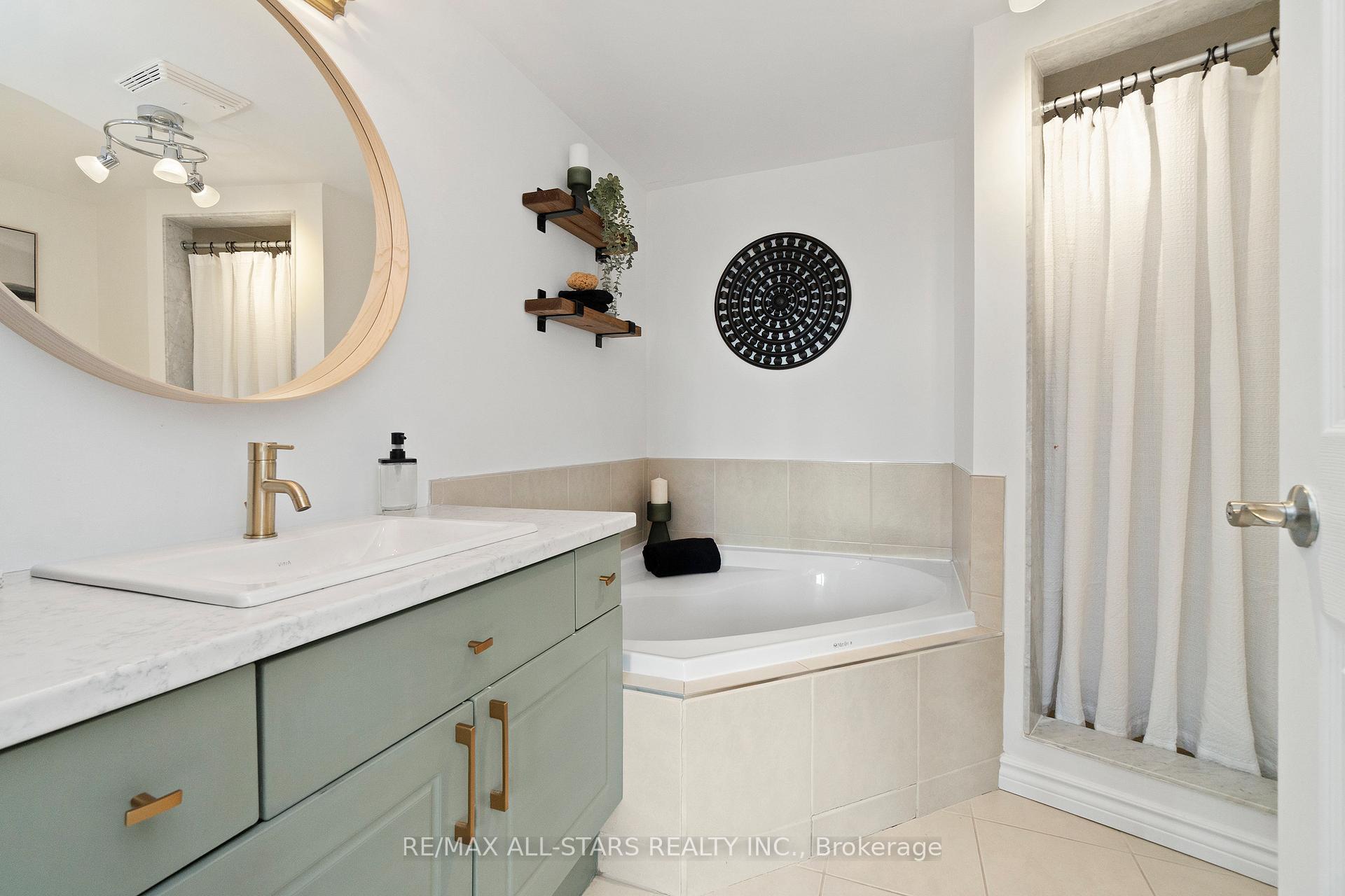 15 Cornell Meadows Avenue A204