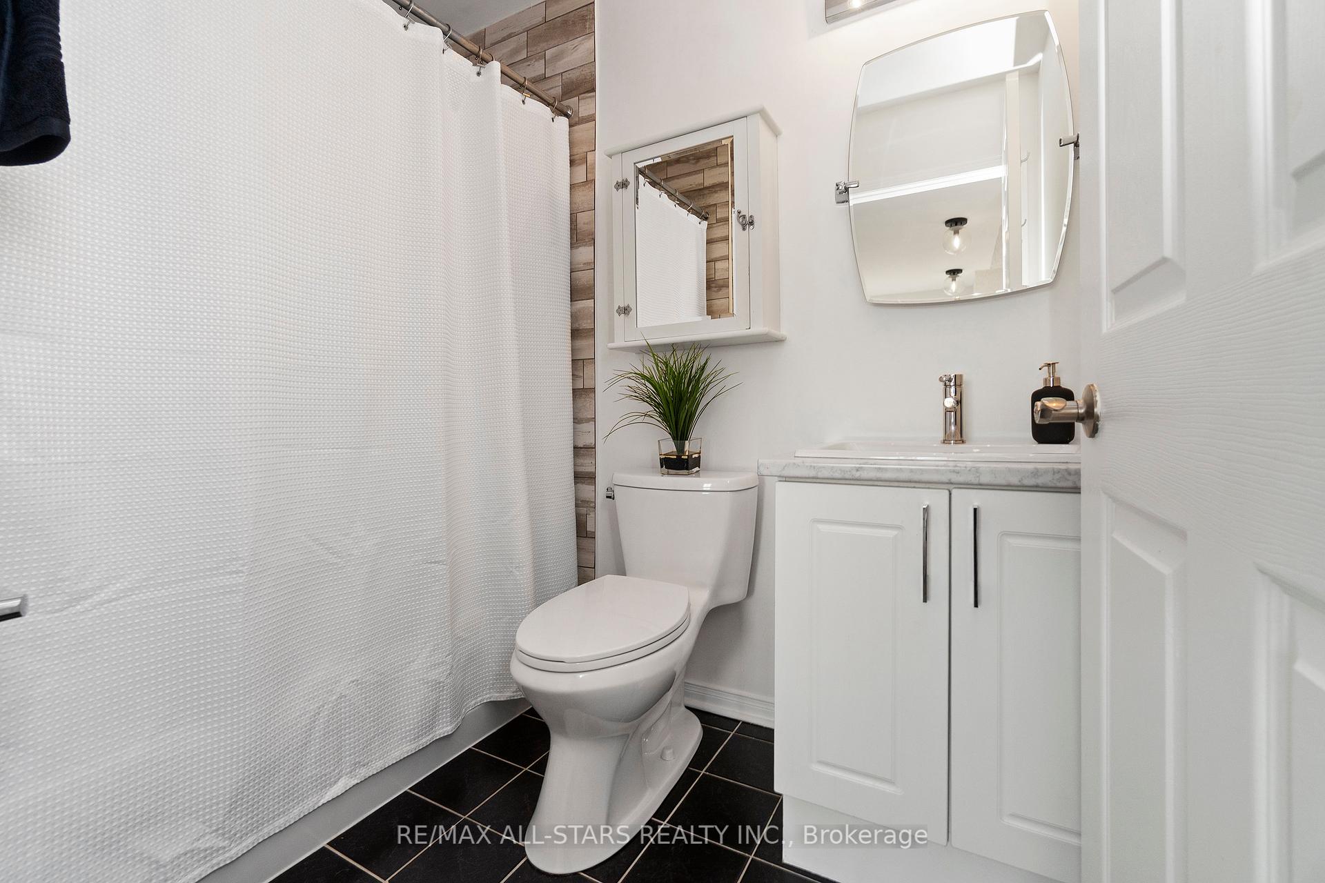 15 Cornell Meadows Avenue A204