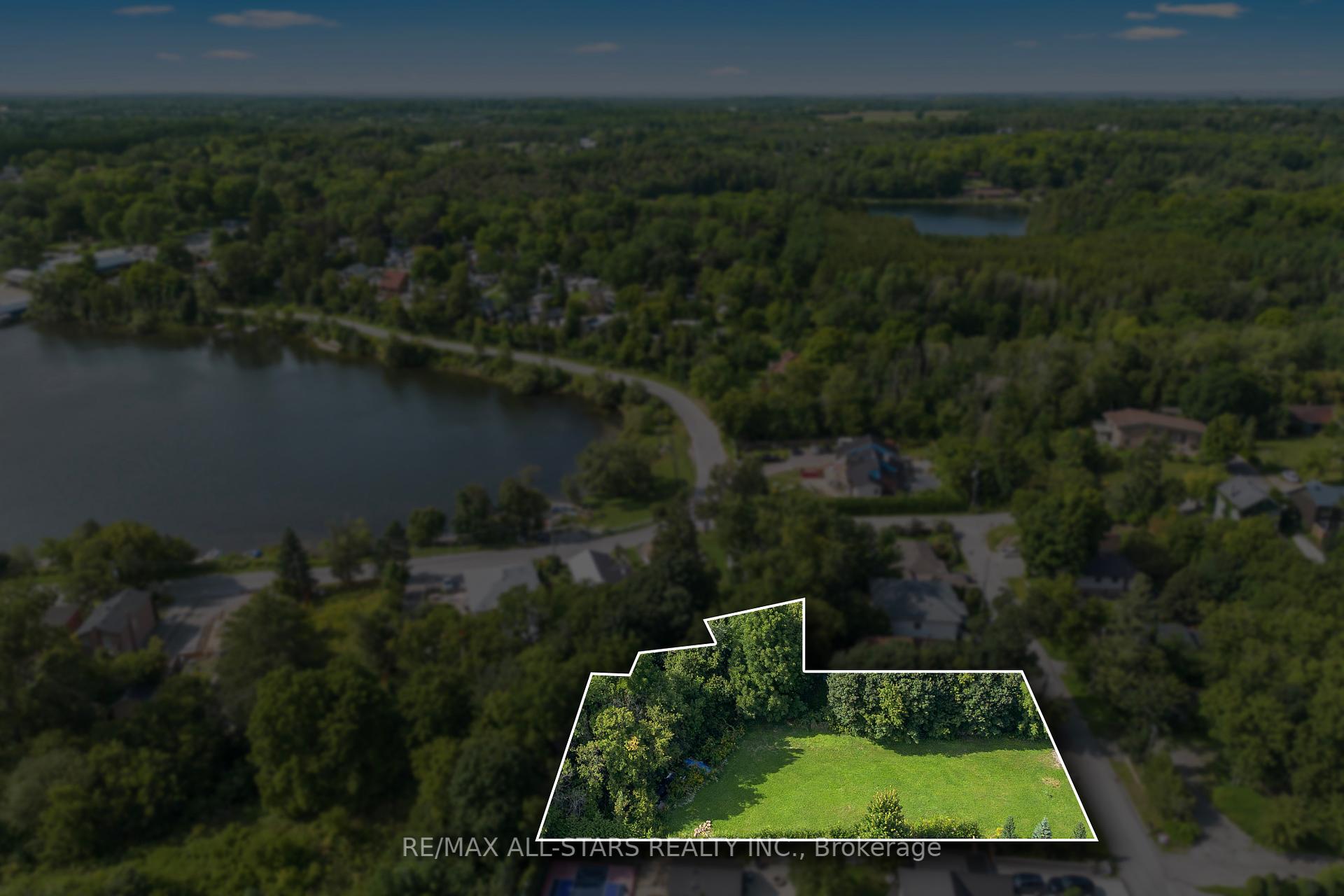 12 Churchill Drive S, Whitchurch-Stouffville