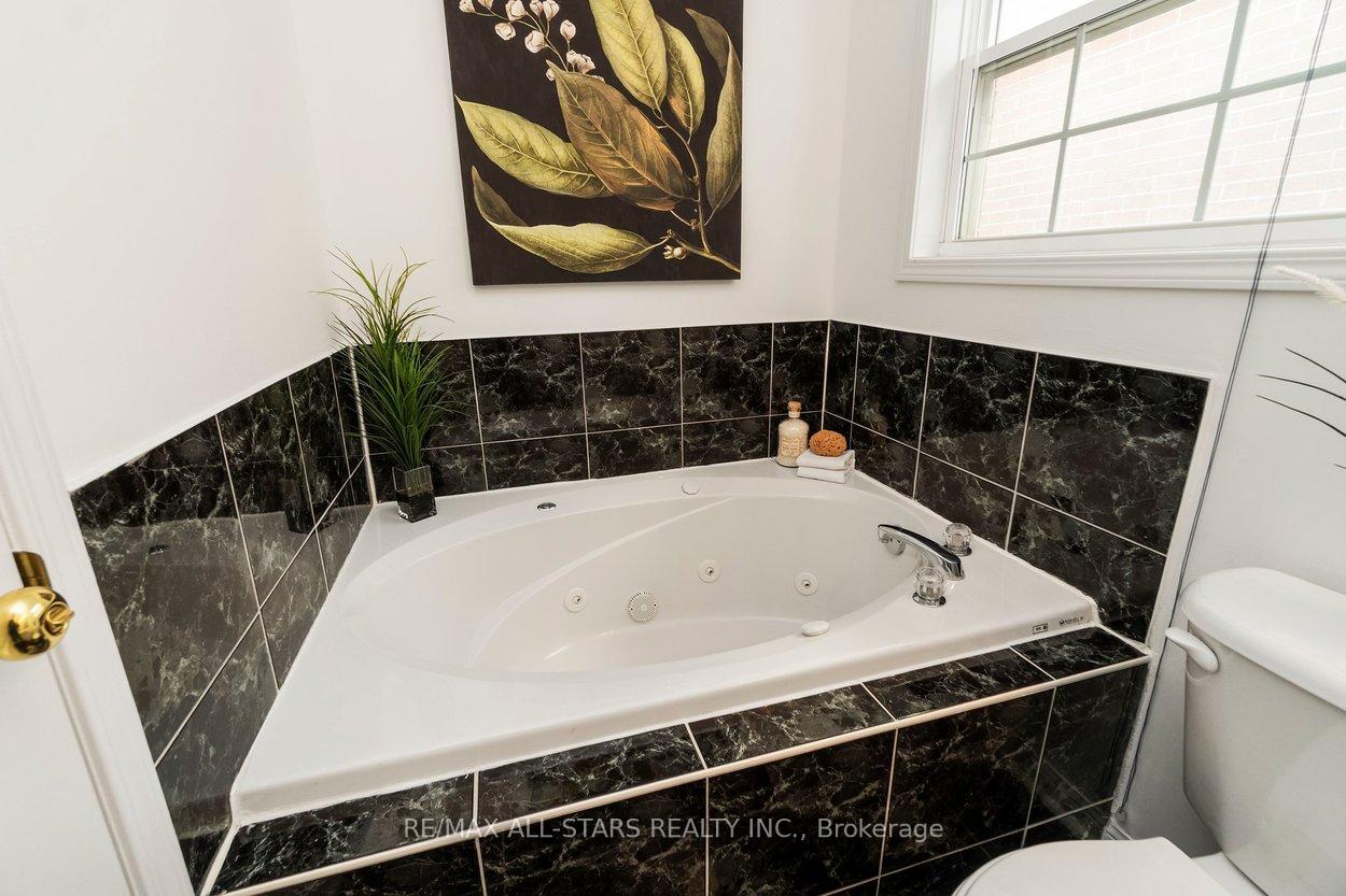 33 Christian Reesor Park Avenue, Markham, ON L6B 1B6, Markham ON, L6B 1B6