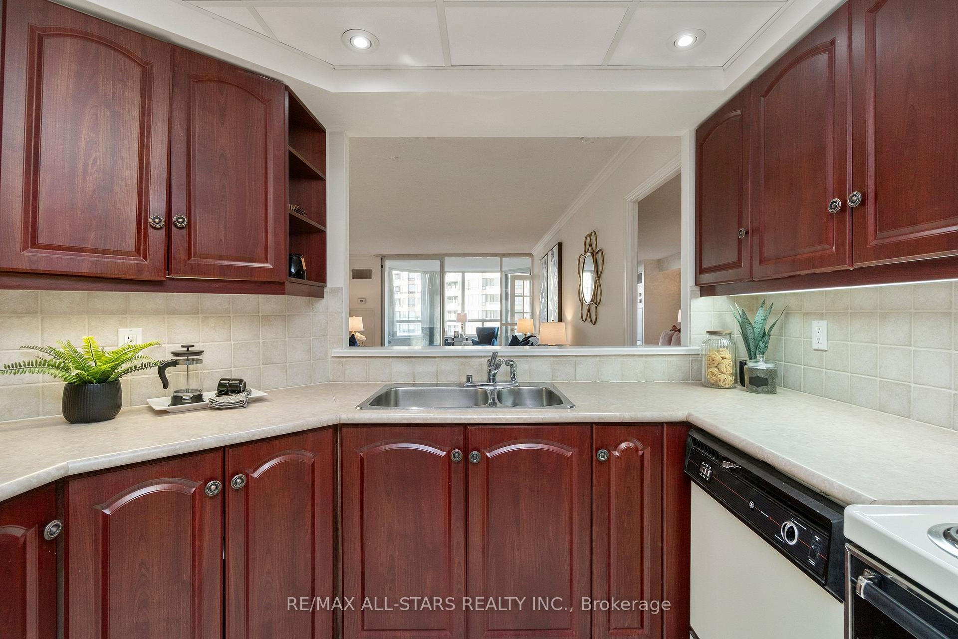 610 Bullock Drive 701, Markham, ON L3R 0G1, Markham ON, L3R 0G1