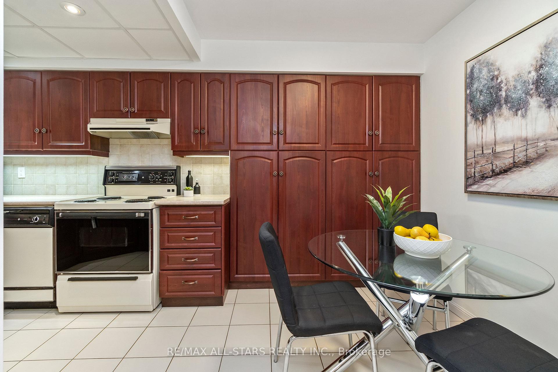 610 Bullock Drive 701, Markham, ON L3R 0G1, Markham ON, L3R 0G1