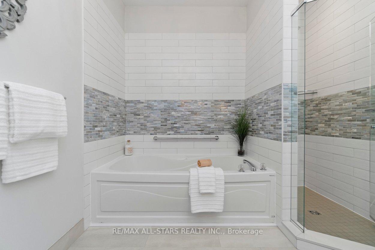 1 Christina Falls Way, Markham, ON L6E 1B4, Markham ON, L6E 1B4