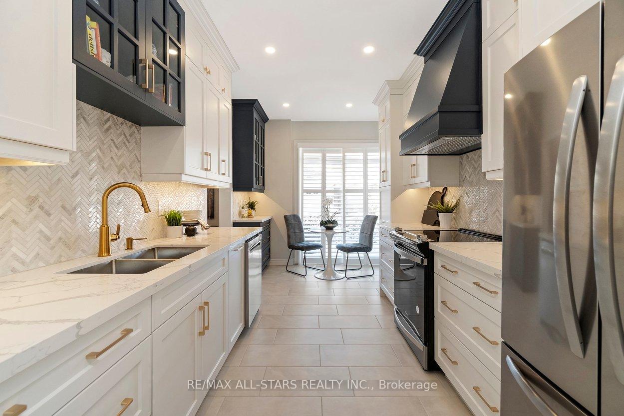 1 Christina Falls Way, Markham, ON L6E 1B4, Markham ON, L6E 1B4