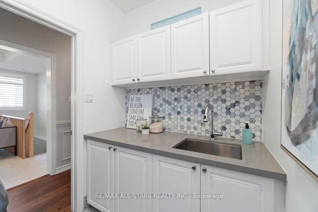 1 Christina Falls Way, Markham, ON L6E 1B4, Markham ON, L6E 1B4