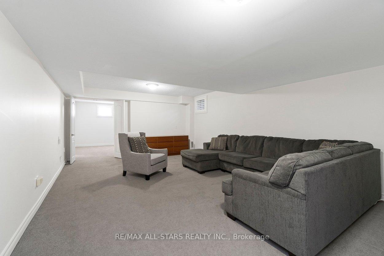 1 Christina Falls Way, Markham, ON L6E 1B4, Markham ON, L6E 1B4