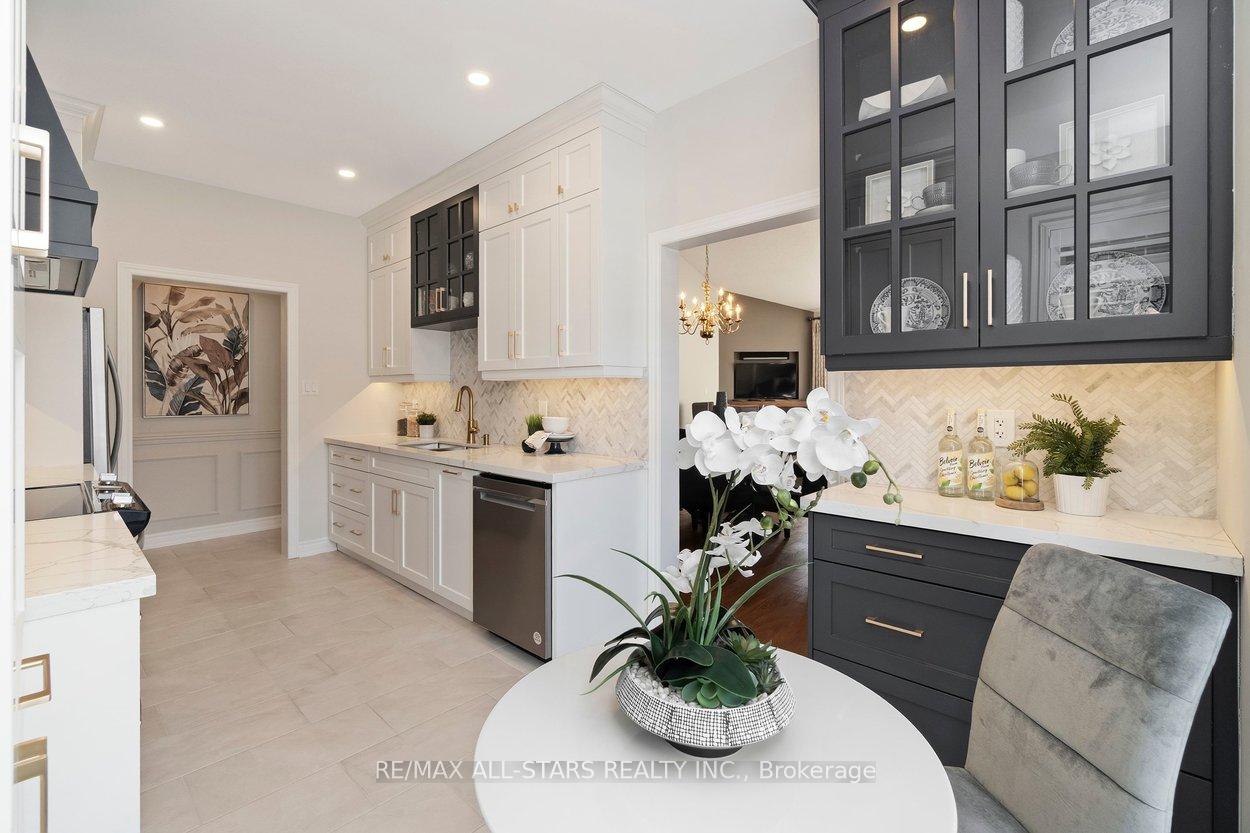 1 Christina Falls Way, Markham, ON L6E 1B4, Markham ON, L6E 1B4