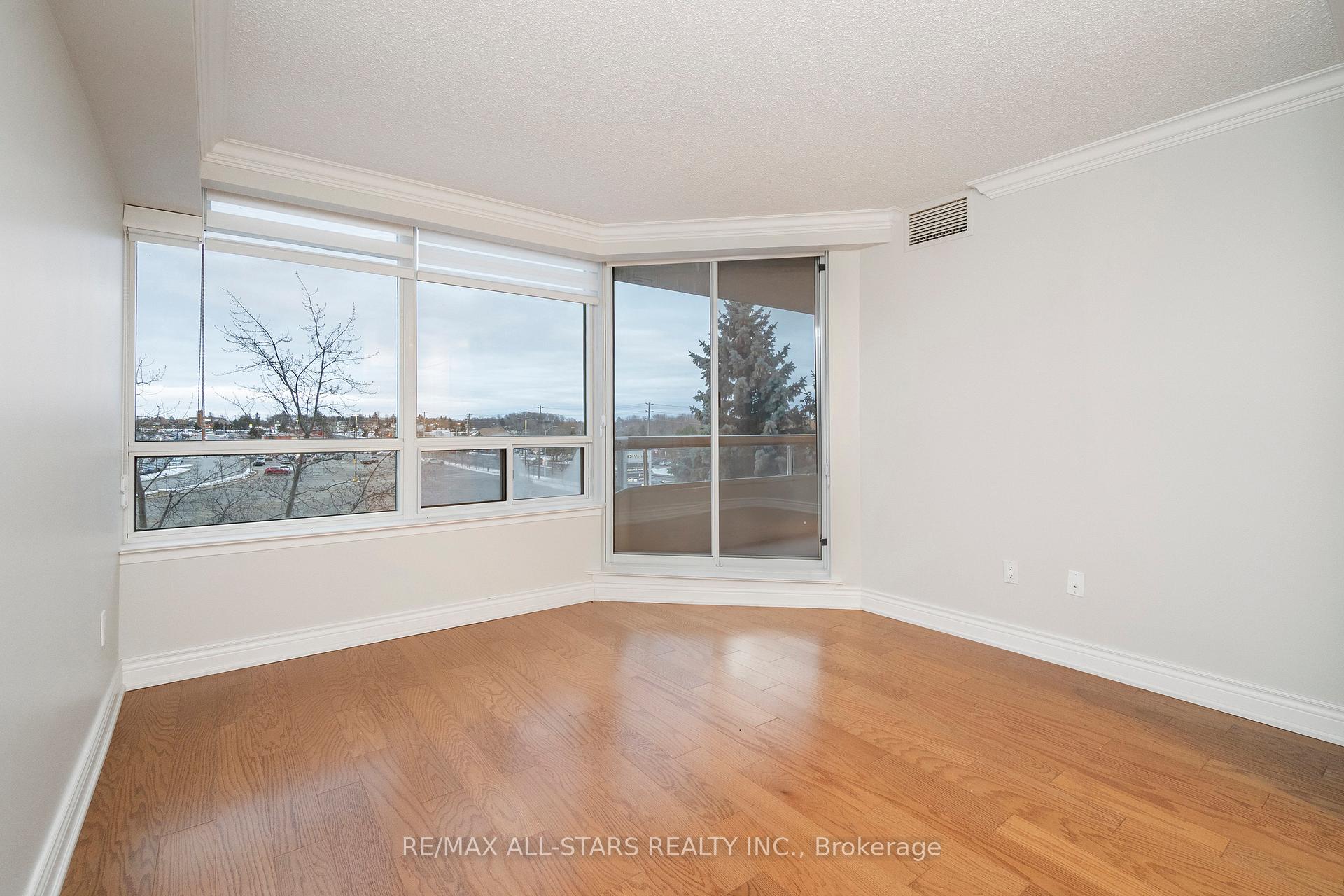 610 Bullock Drive 404, Markham, ON L3R 0G1