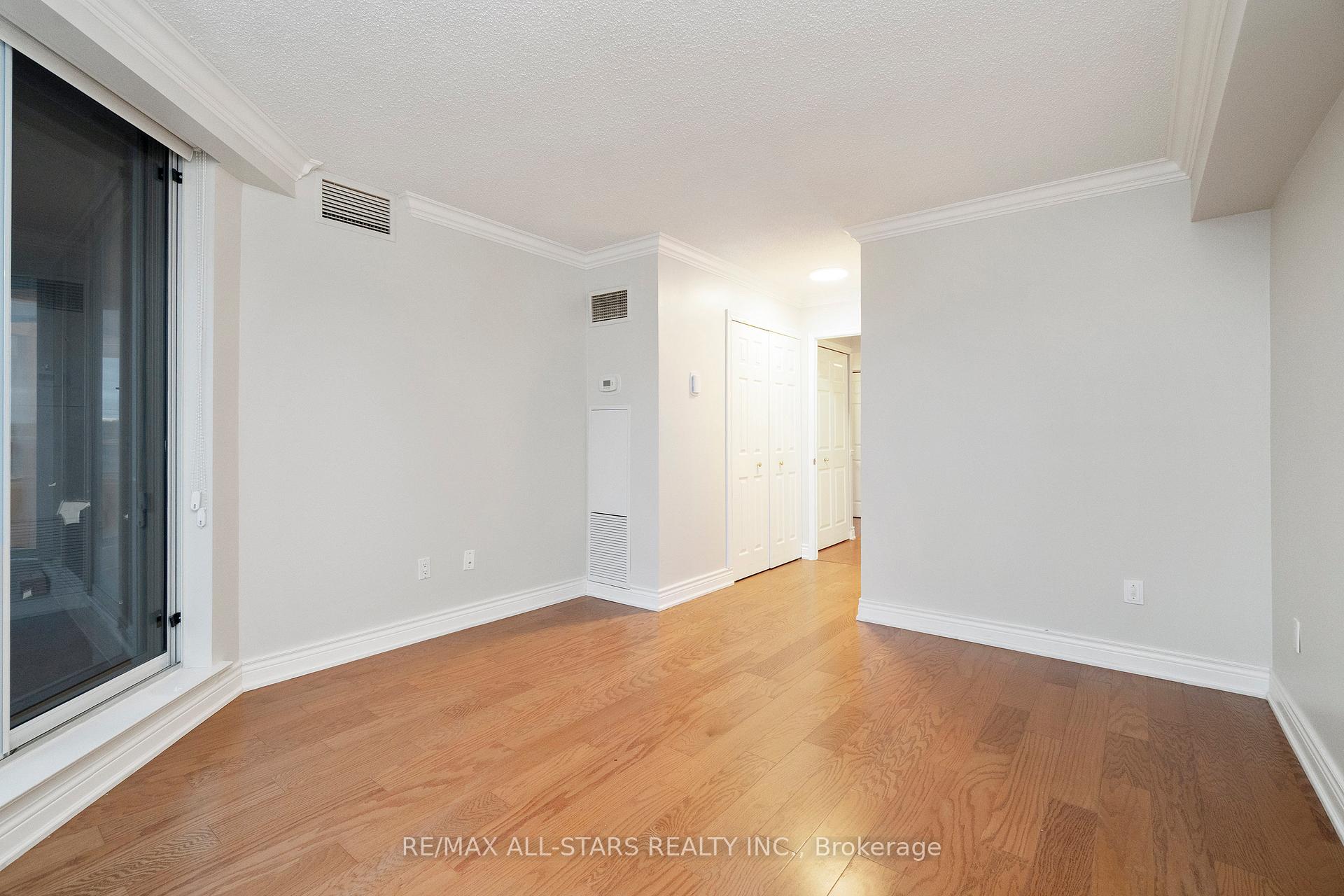 610 Bullock Drive 404, Markham, ON L3R 0G1