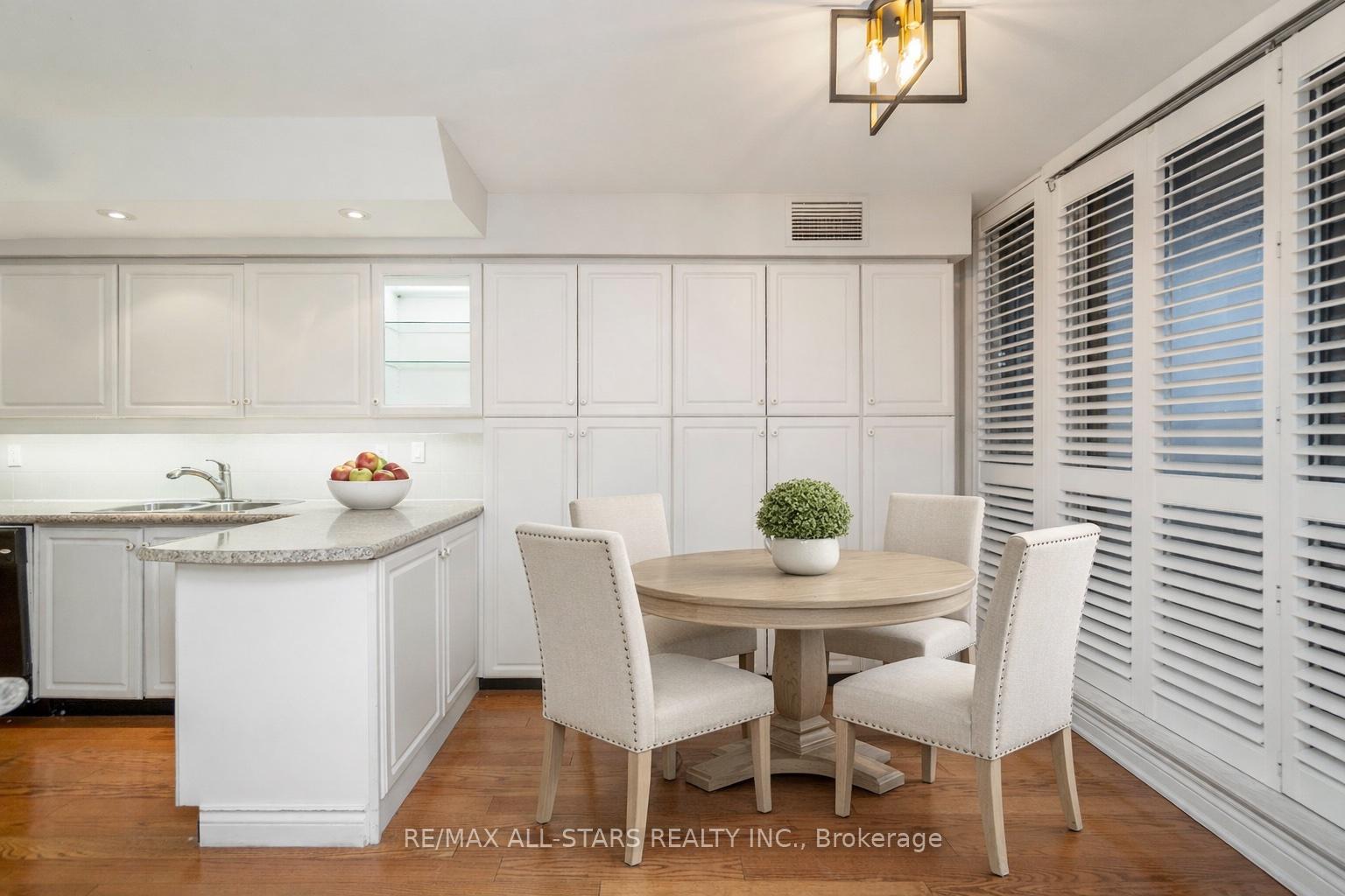 610 Bullock Drive 404, Markham, ON L3R 0G1